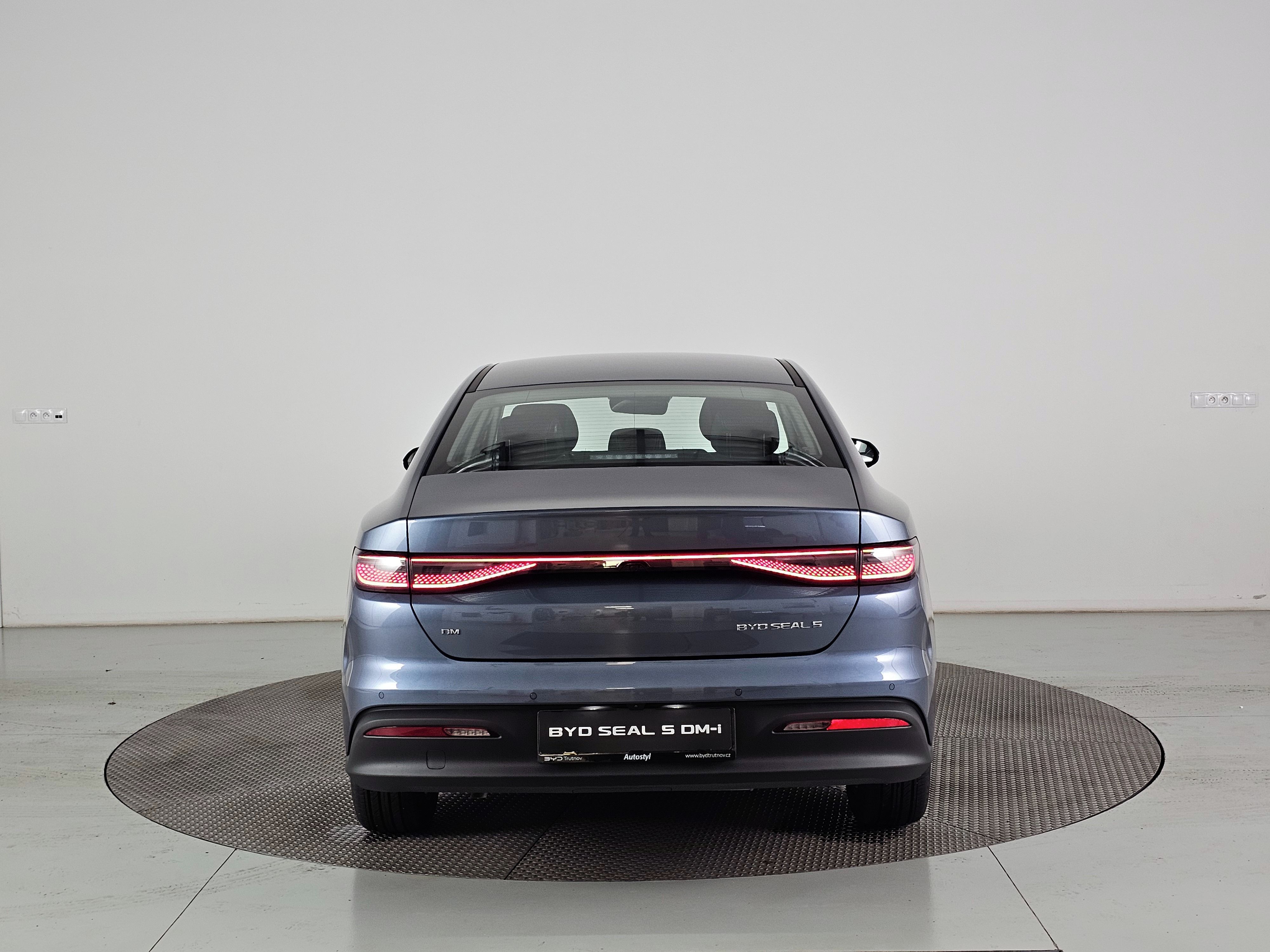 BYD Seal 5 DM-i, PLUG-IN 212k DESIGN - fotka 4
