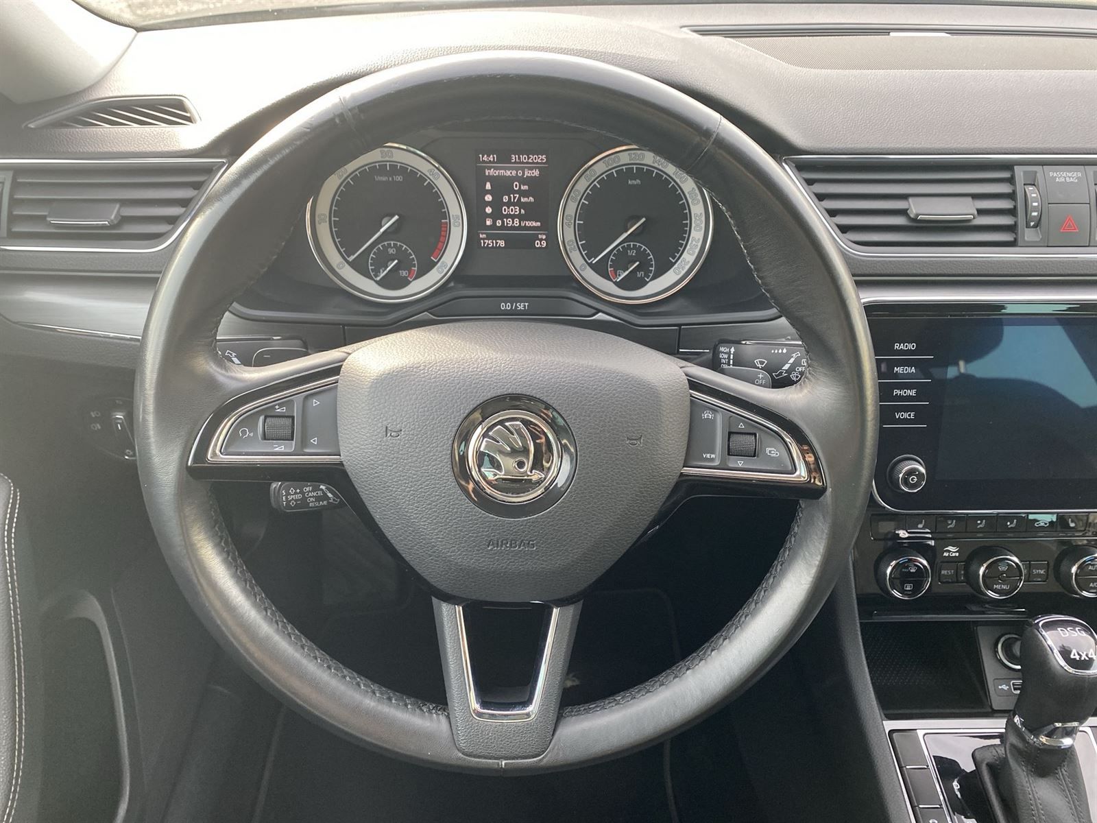 Škoda Superb, Combi 2.0 TDI 4x4 DSG Scout - fotka 6
