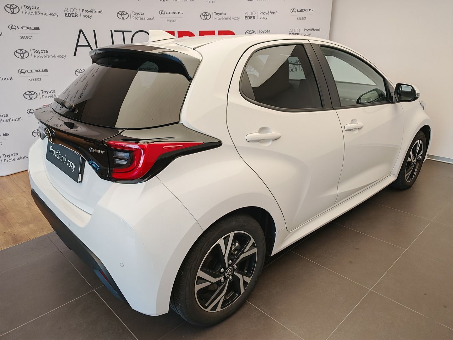 Toyota Yaris, 1.5 Hybrid e-CVT Style - fotka 4