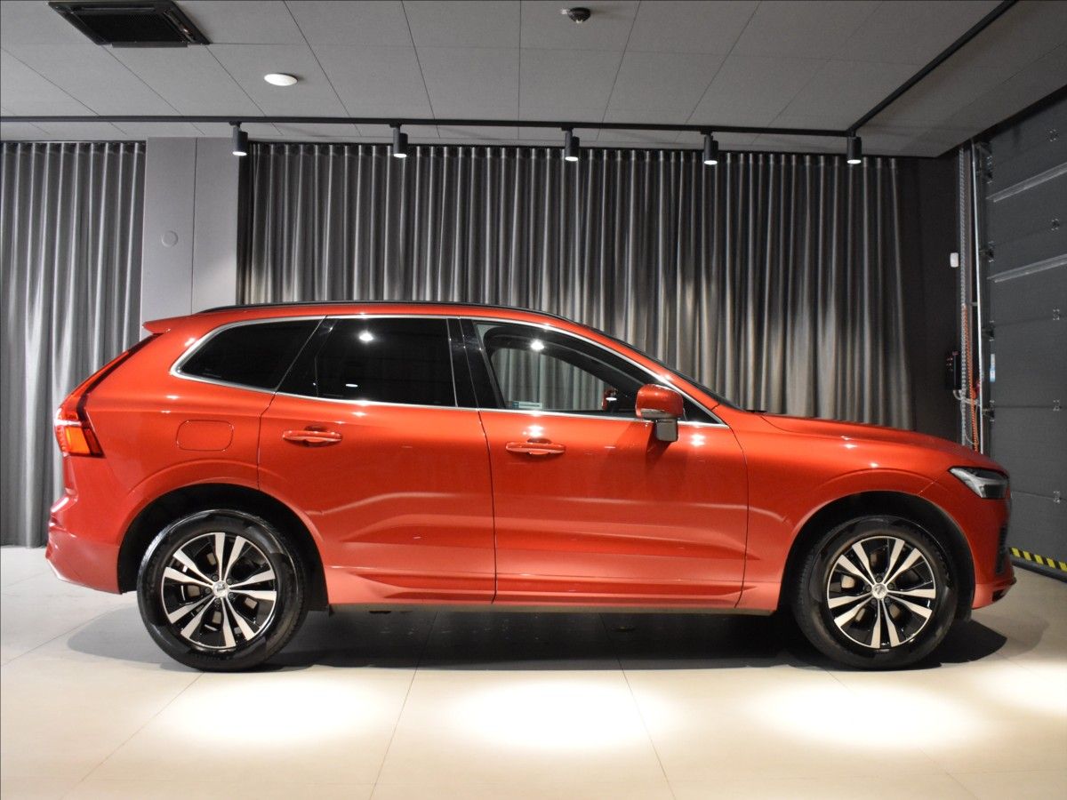 Volvo XC60, 2,0 B4 AWD Core Bezklíč - fotka 3