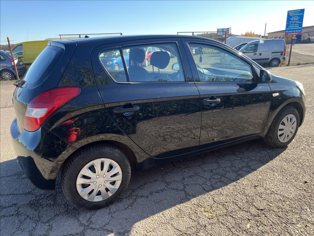 Hyundai i20, 1,3 i 57KW KLIMA STK 11/27 - fotka 5