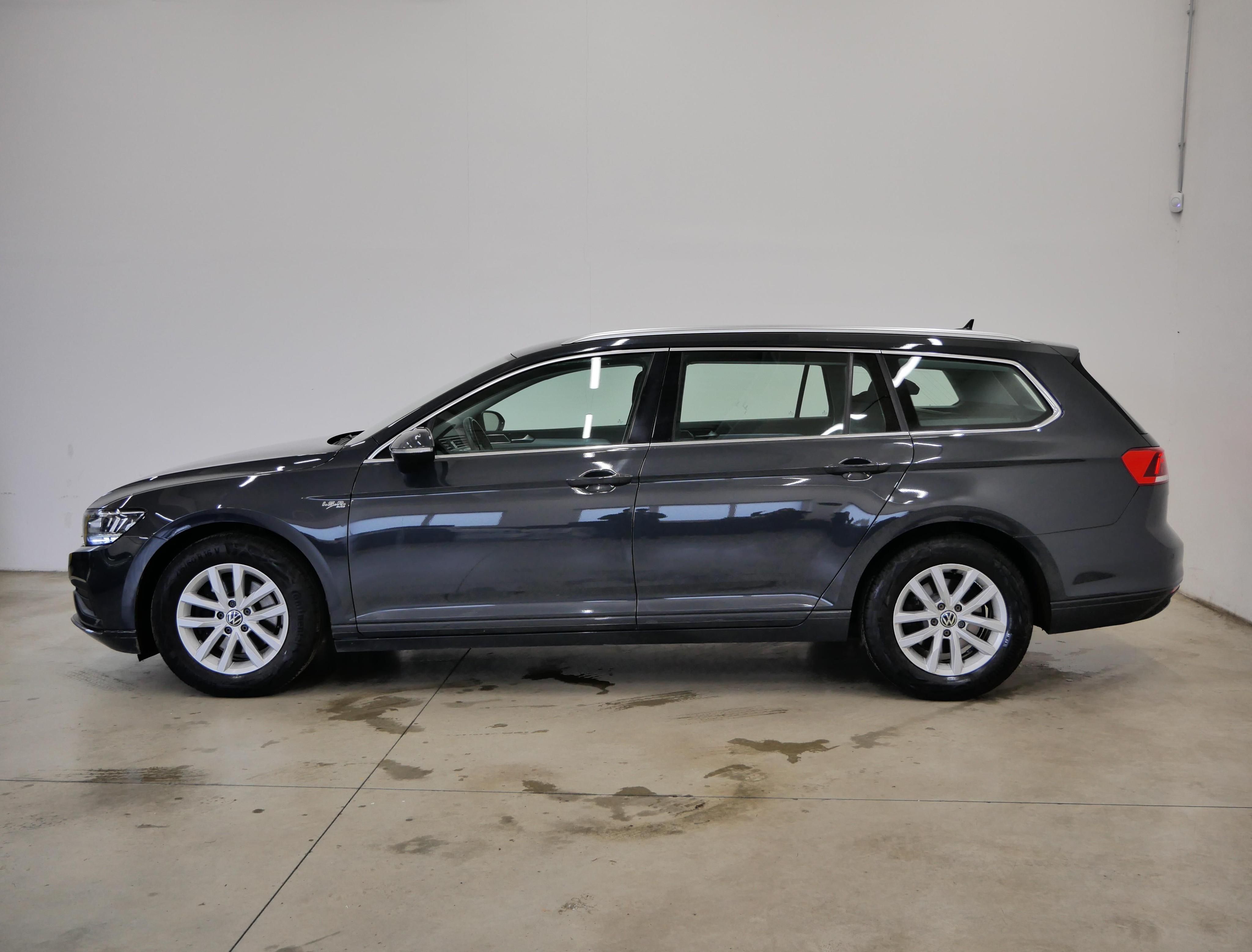 Volkswagen Passat, 2.0 TDI 110kW Business - fotka 3