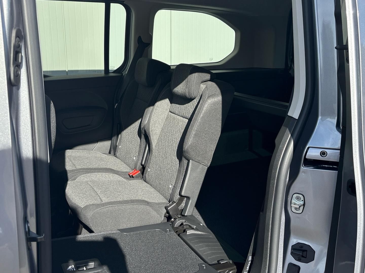Opel Combo, 1.5 CDTi 130k Elegance Plus XL - fotka 6