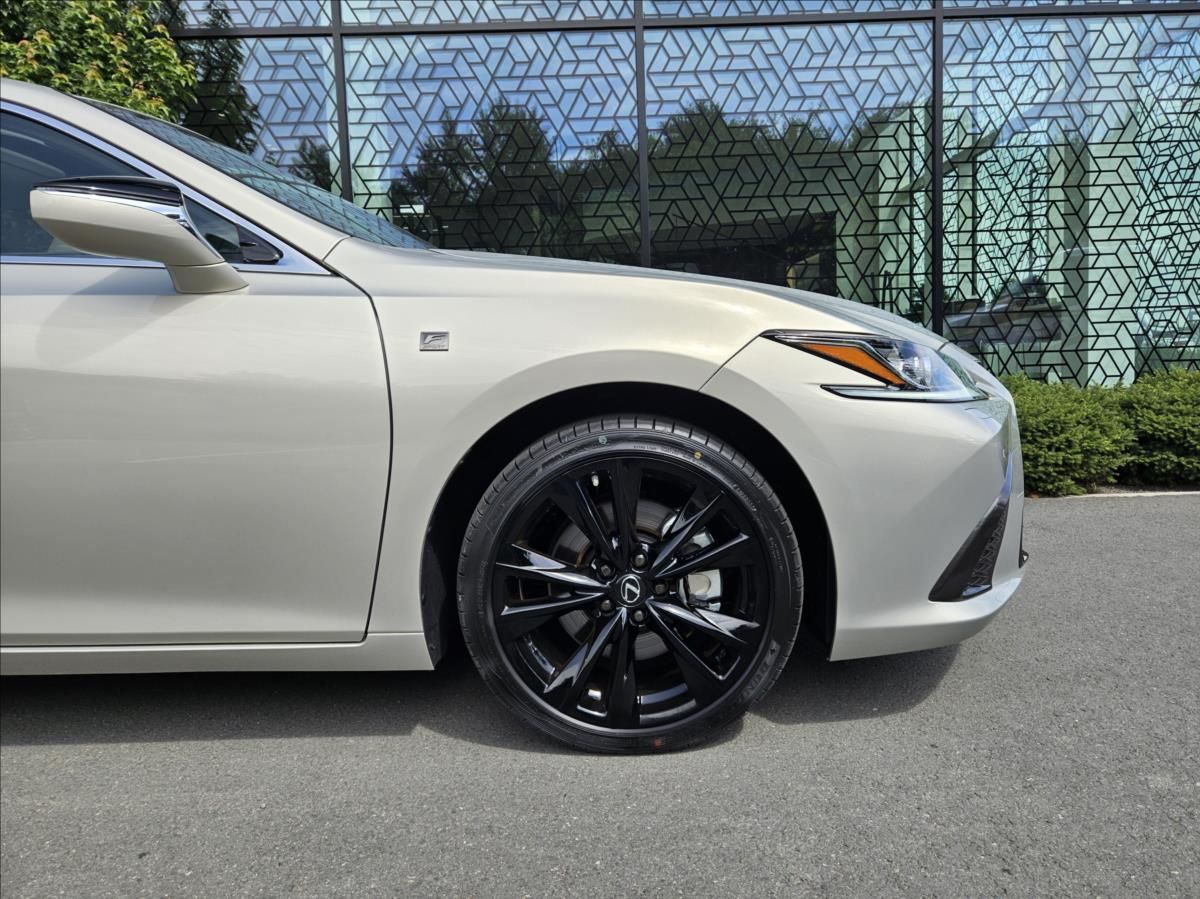 Lexus ES 300h, 2,5   F SPORT Design - fotka 5