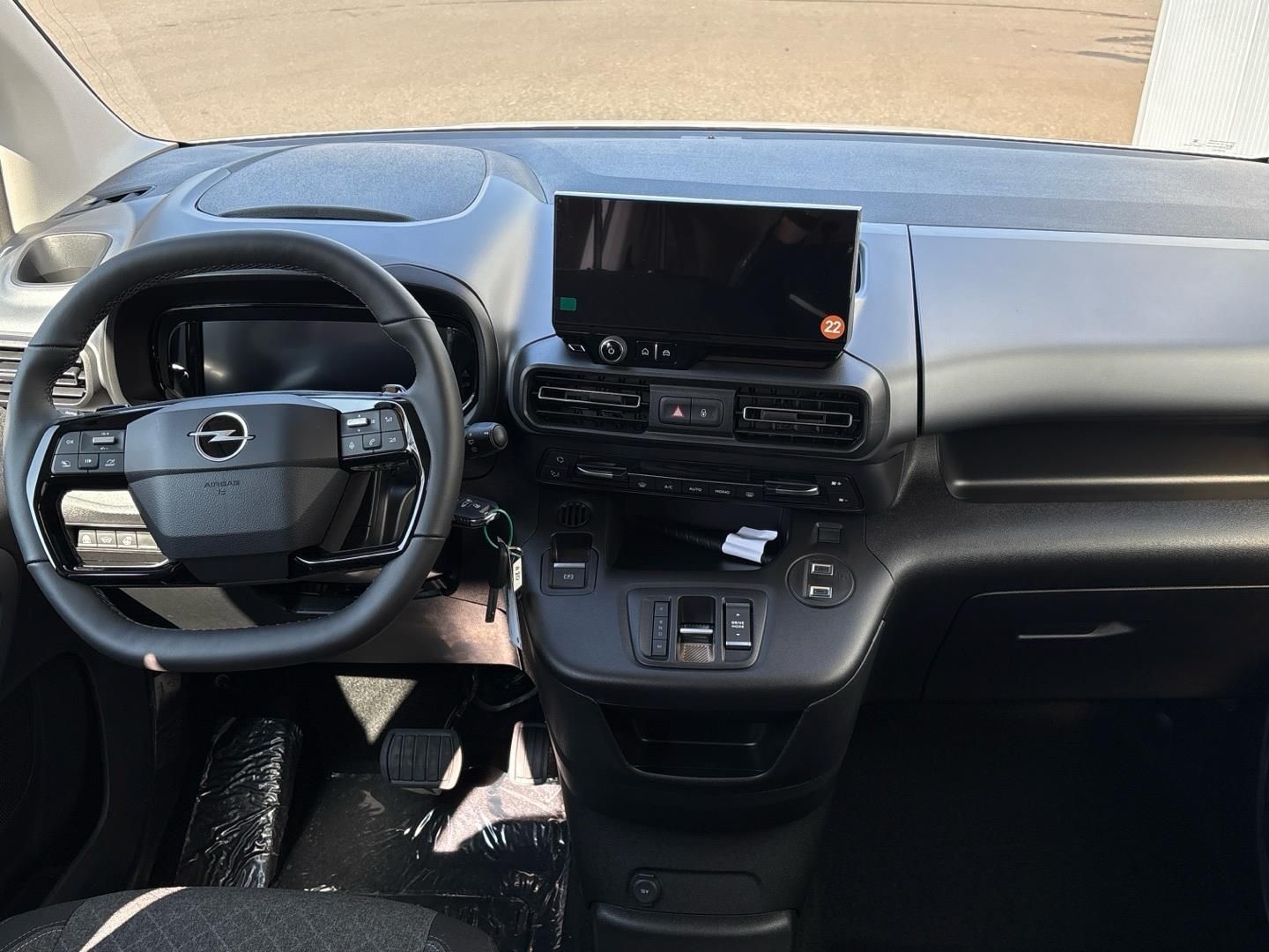 Opel Combo, 1.5 CDTi 130k Elegance Plus XL - fotka 4