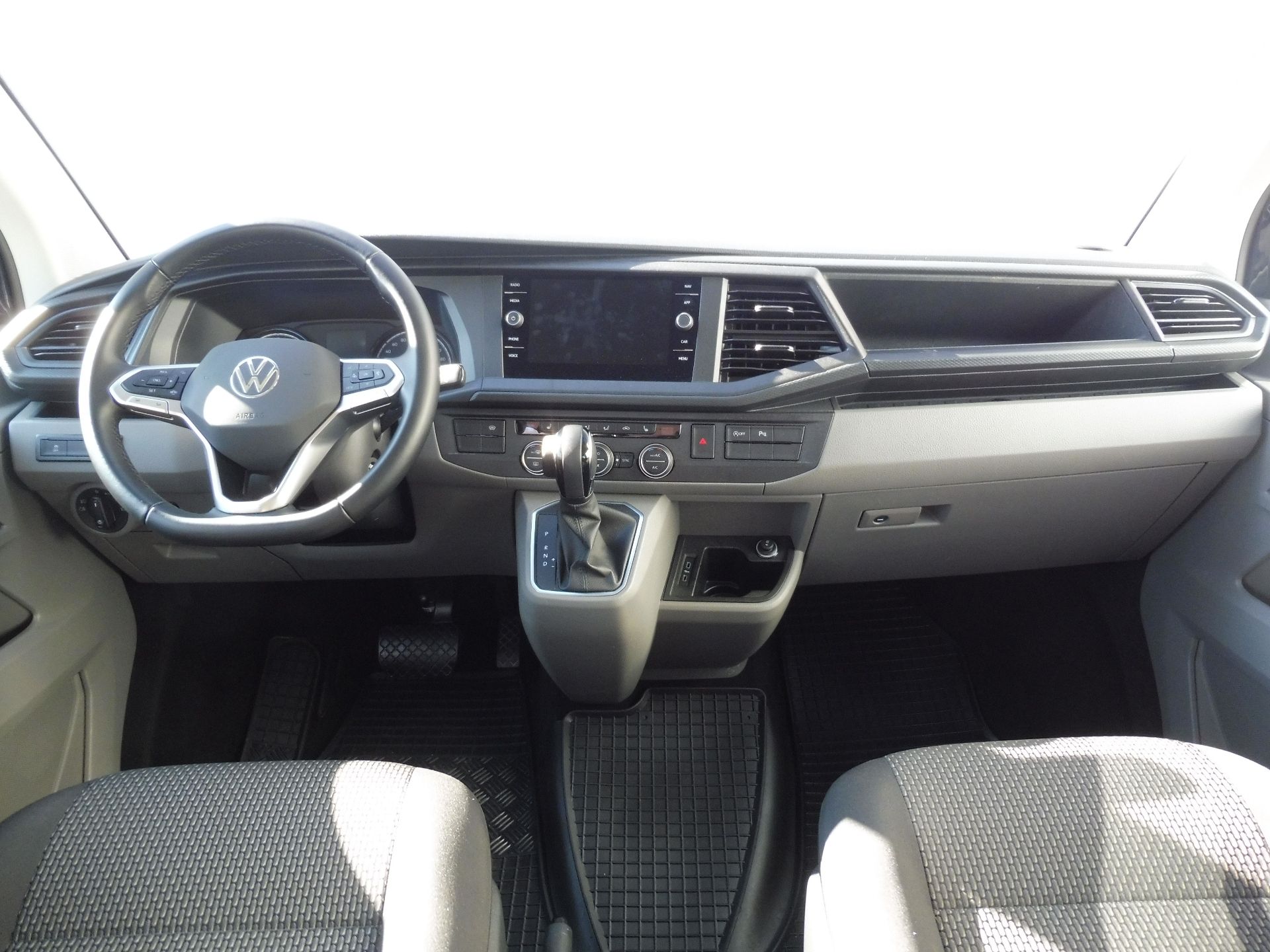 Volkswagen Caravelle, Trendline 2,0 TDI 150kW DSG 4M - fotka 5