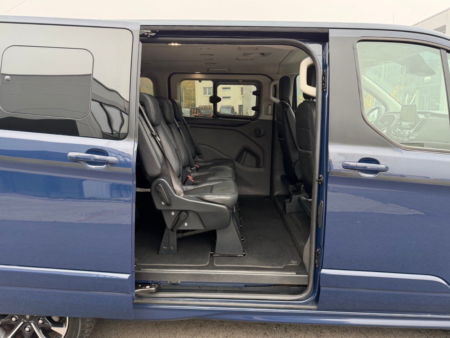 Ford Tourneo Custom, 2.0 125kW TOURNEO SPORT - fotka 6