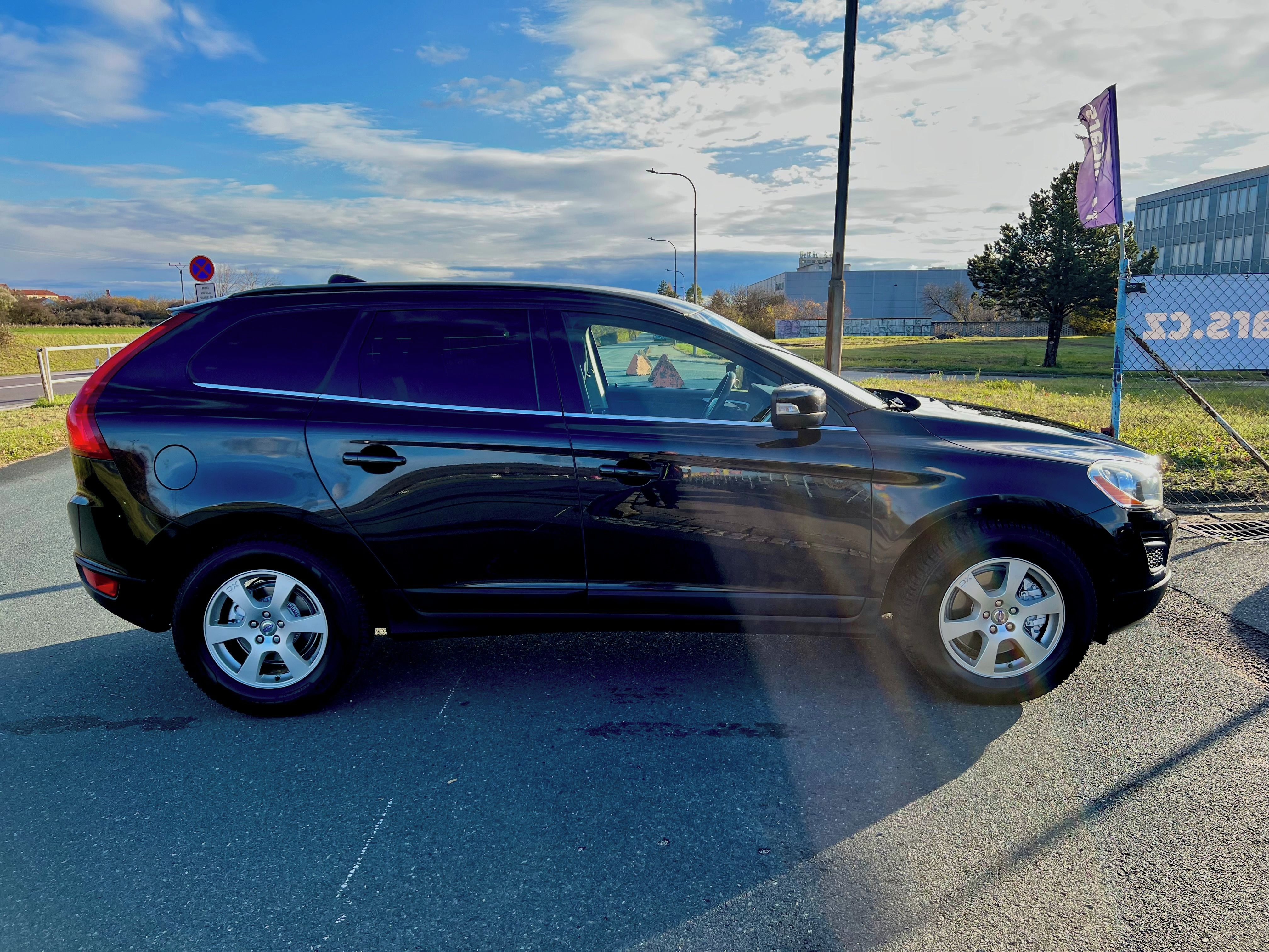 Volvo XC60, 2.0 D3 5VÁL. 120kW PĚKNÉ - fotka 4