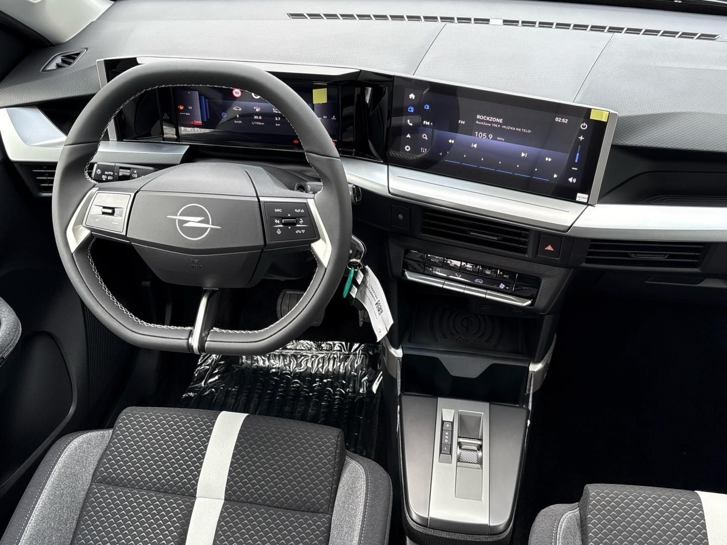 Opel Frontera, 1.2 Hybrid Turbo 110k GS - fotka 4