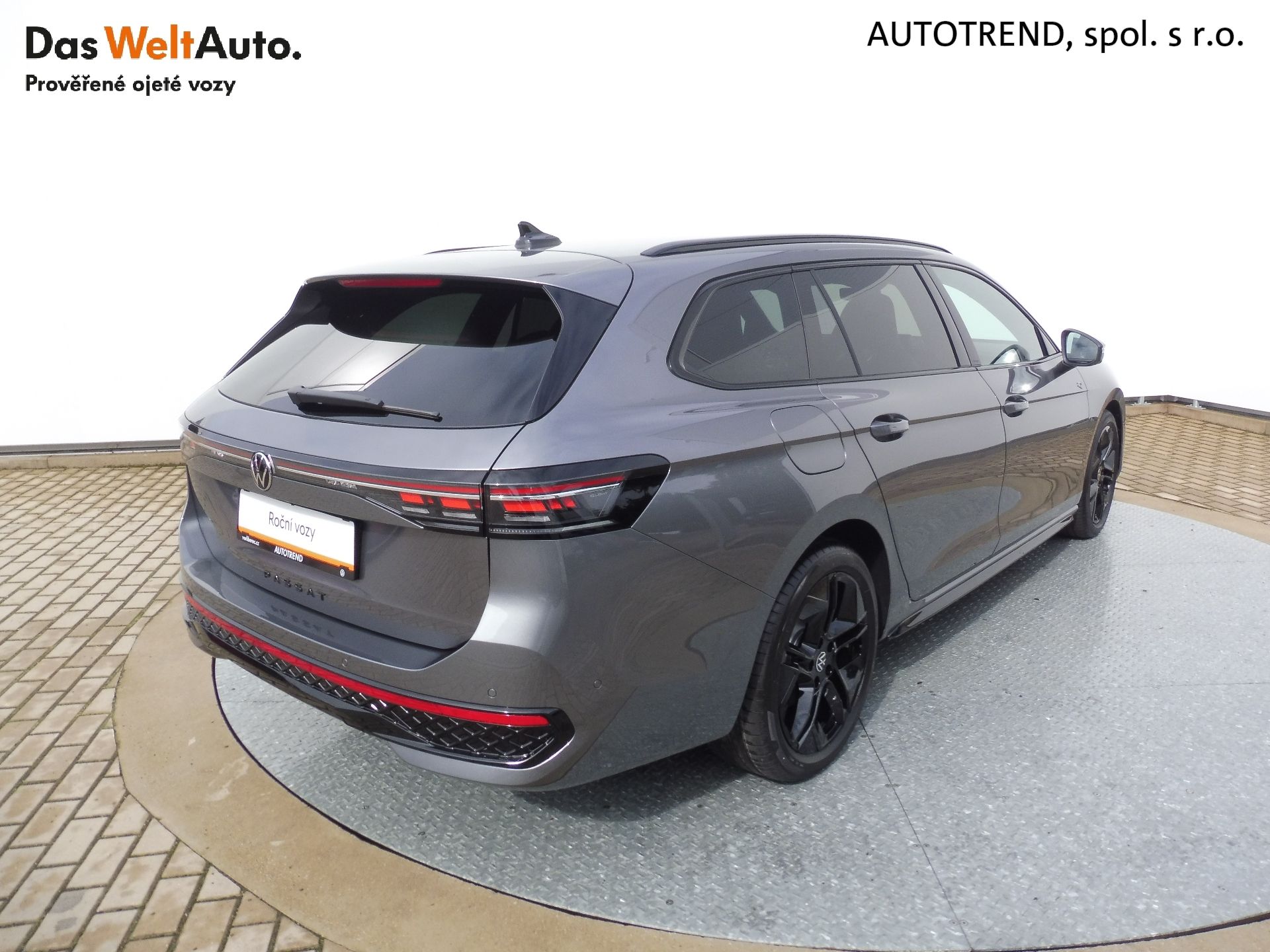 Volkswagen Passat Variant, R-Line 2,0 TDI 110kW DSG - fotka 2