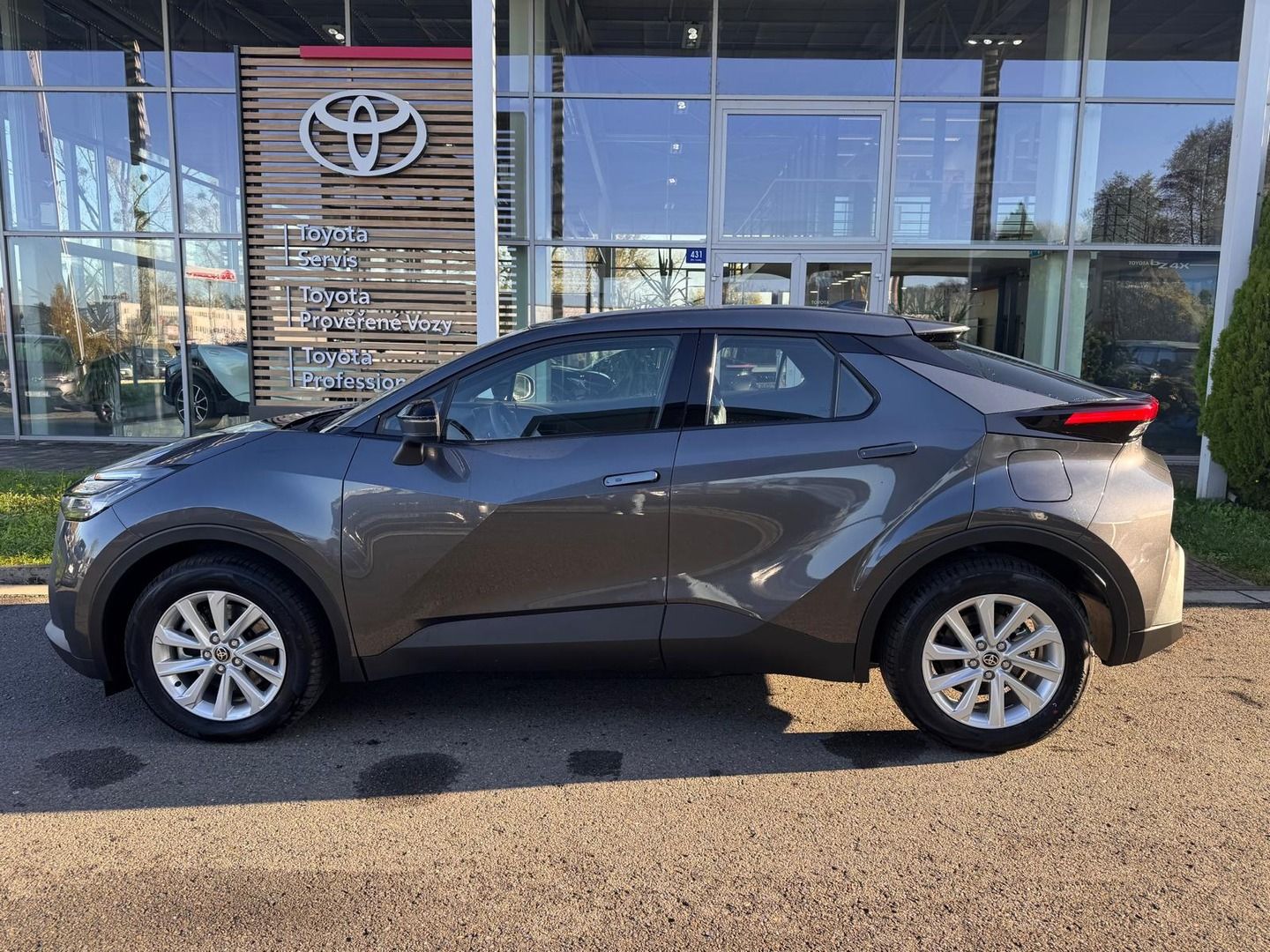Toyota C-HR, 2.0 Comfort, Plug-in hybrid - fotka 5