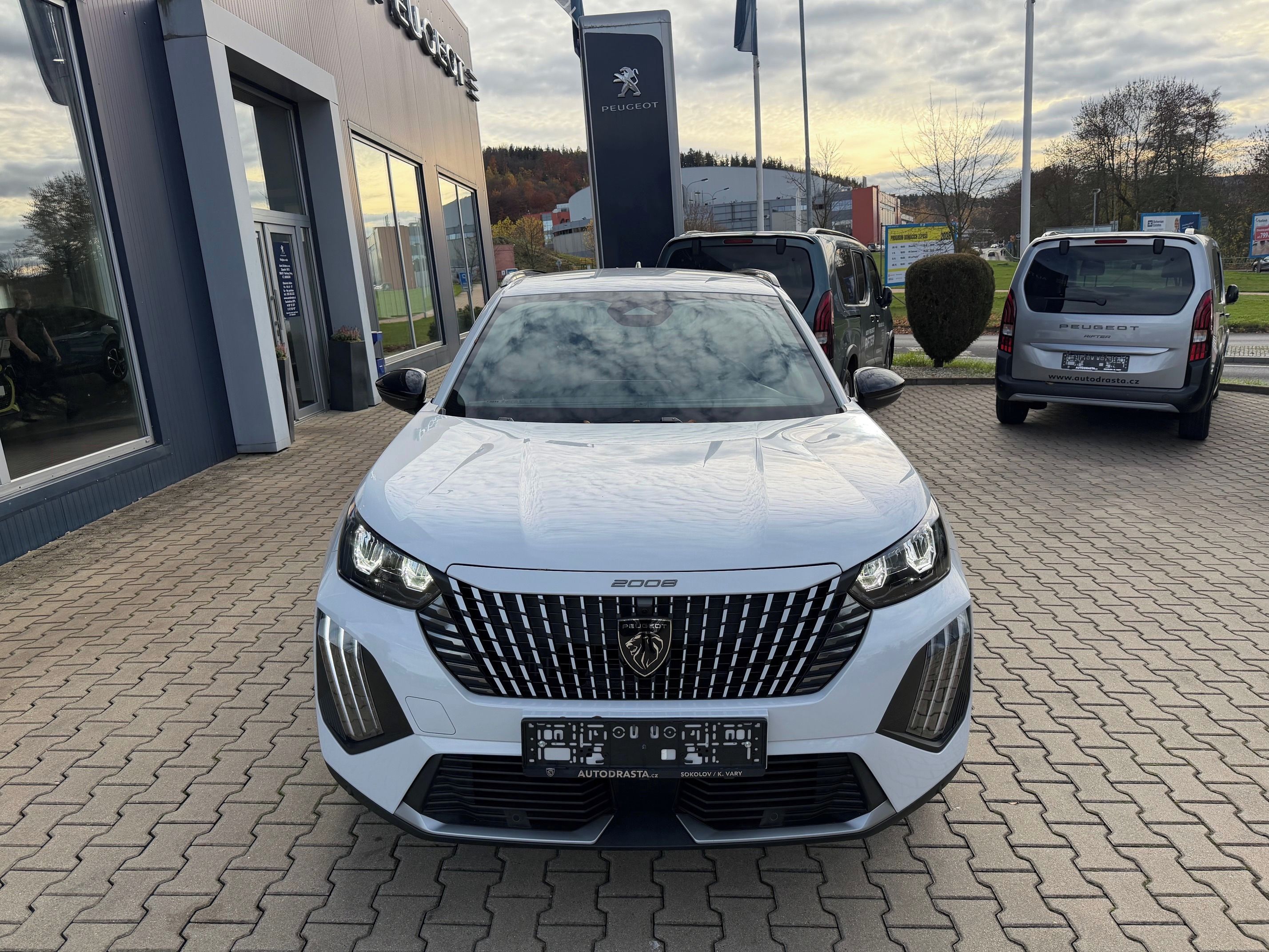 Peugeot 2008, ALLURE PureTech 100k MAN6 - fotka 2