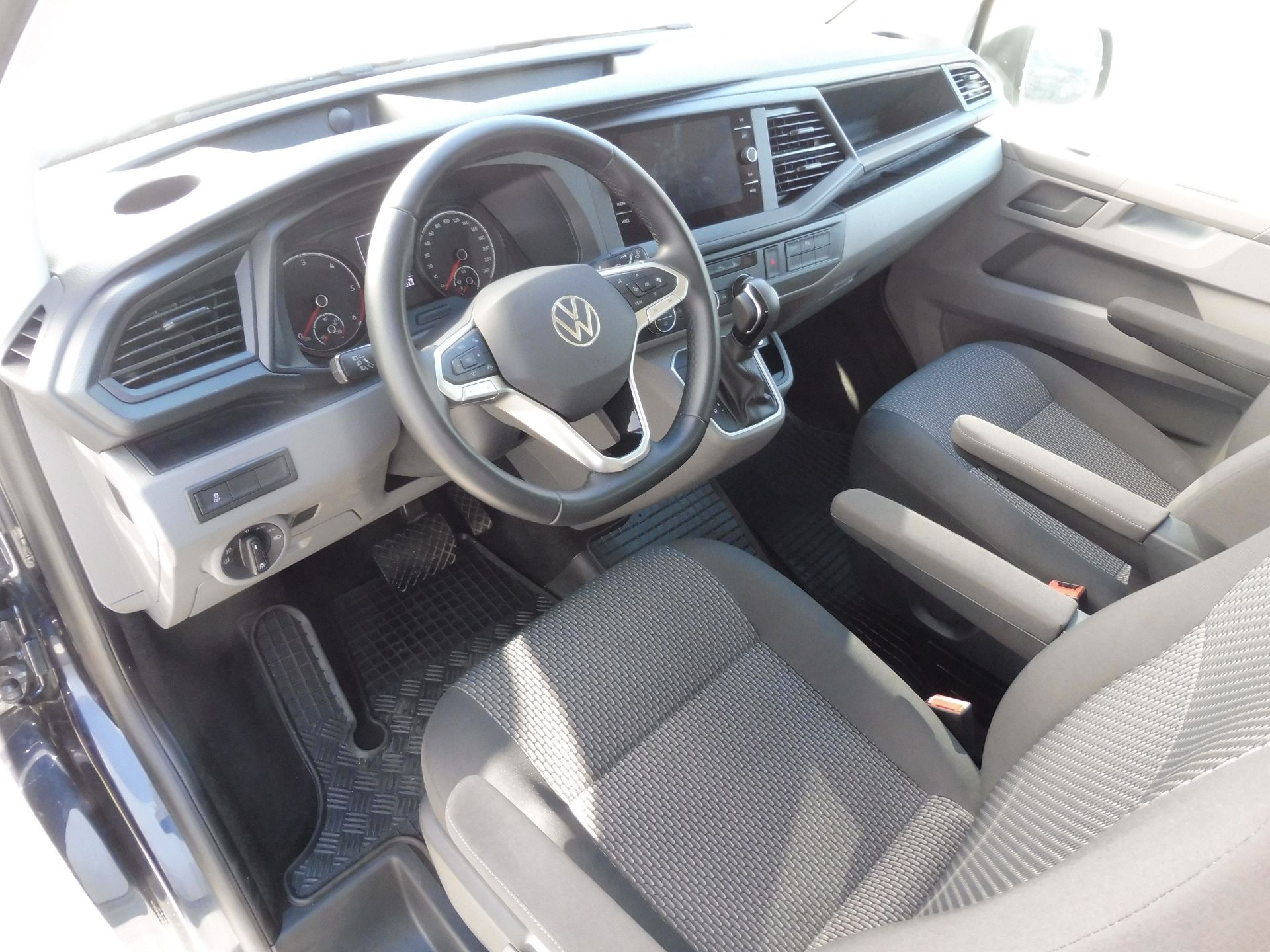 Volkswagen Caravelle, Trendline 2,0 TDI 150kW DSG 4M - fotka 6