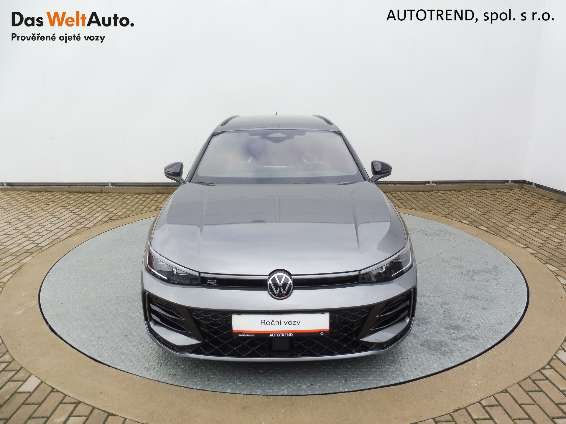 Volkswagen Passat Variant, R-Line 2,0 TDI 110kW DSG - fotka 4