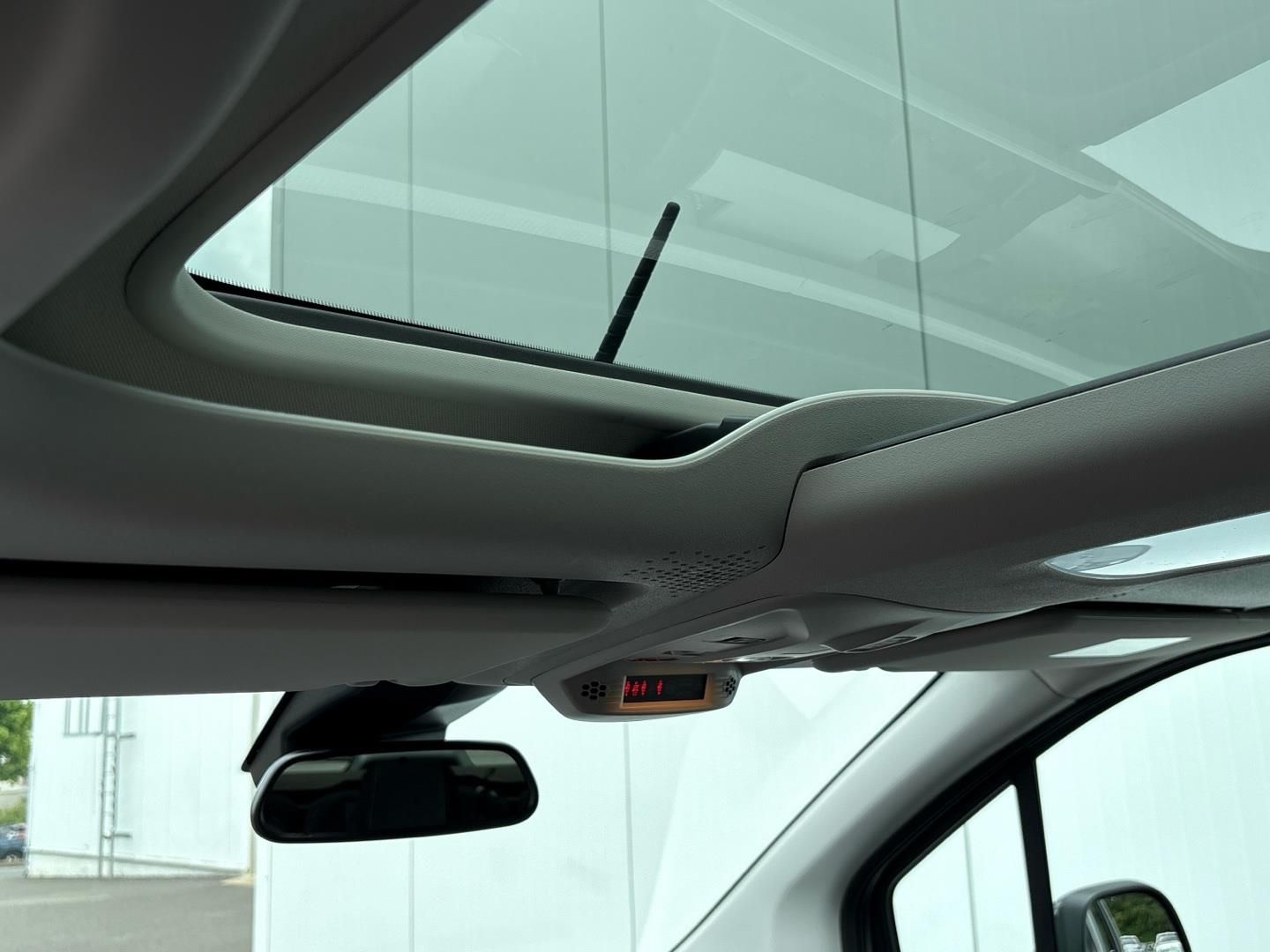 Opel Combo, 1.5 CDTi 130k Elegance Plus - fotka 5