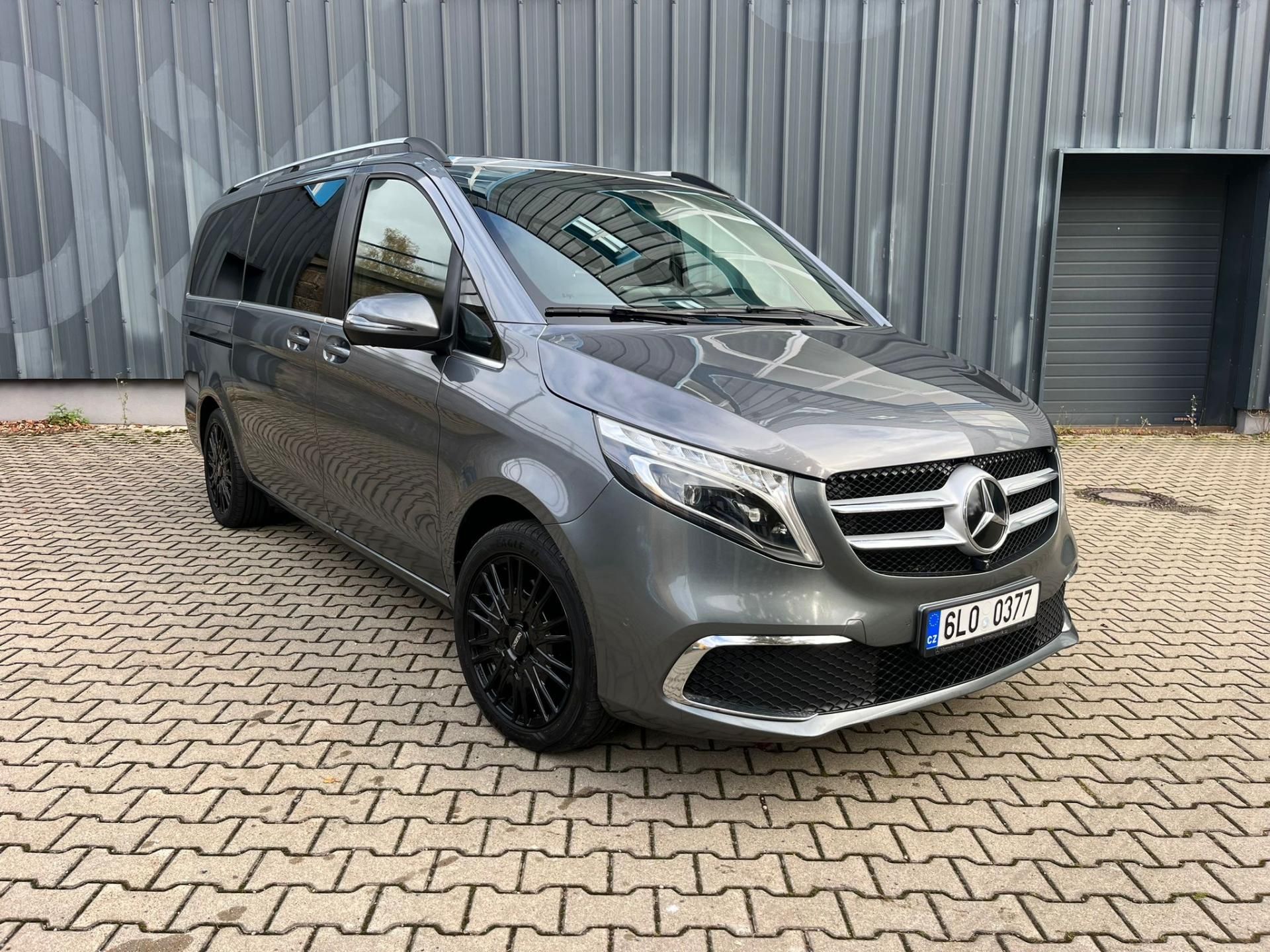 Mercedes-Benz Třídy V, 300d Avantgarde 4-MATIC / DPH - fotka 6