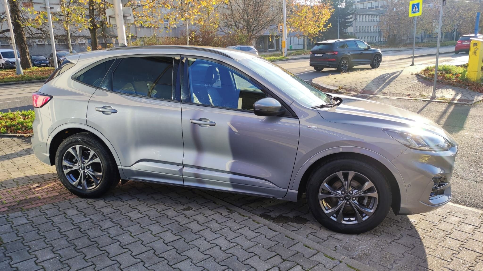 Ford Kuga, 2.5 Duratec Hybrid (HEV), eCVT - fotka 4