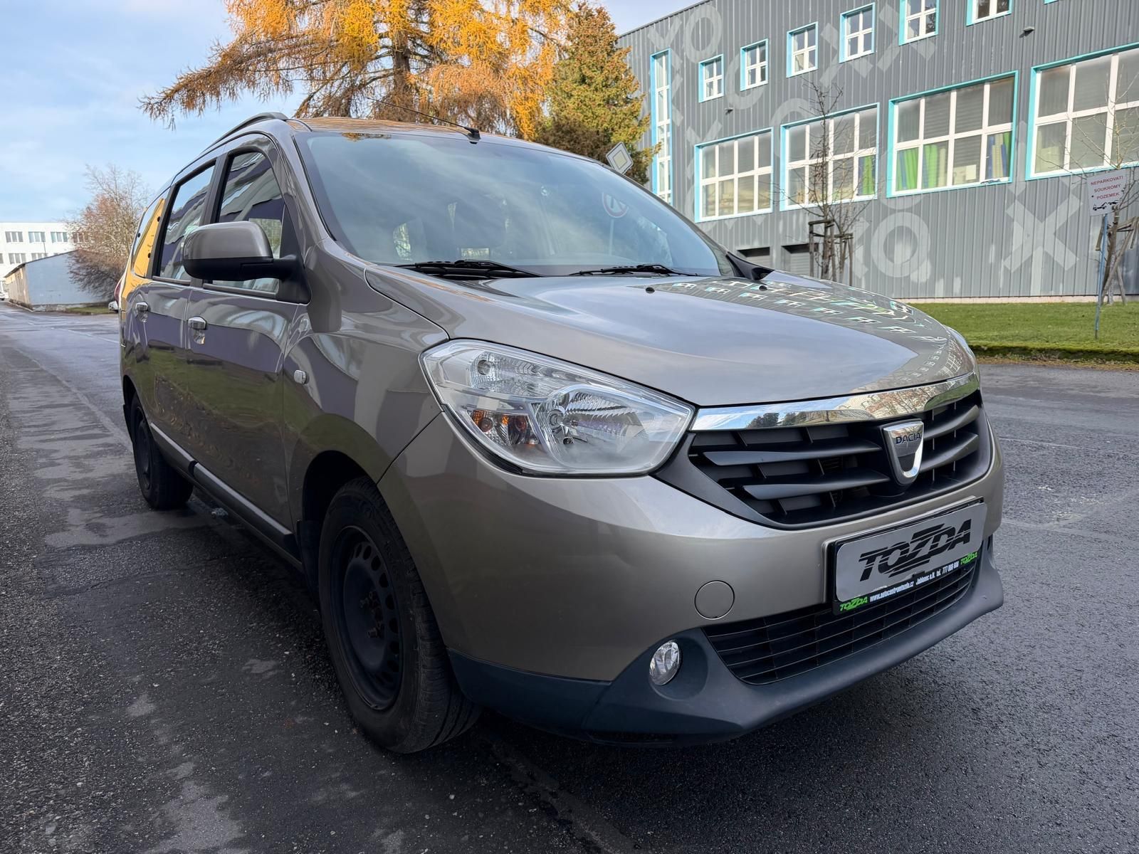 Dacia Lodgy, 1,6 i / 7-míst / 1.maj./ ČR / - fotka 6
