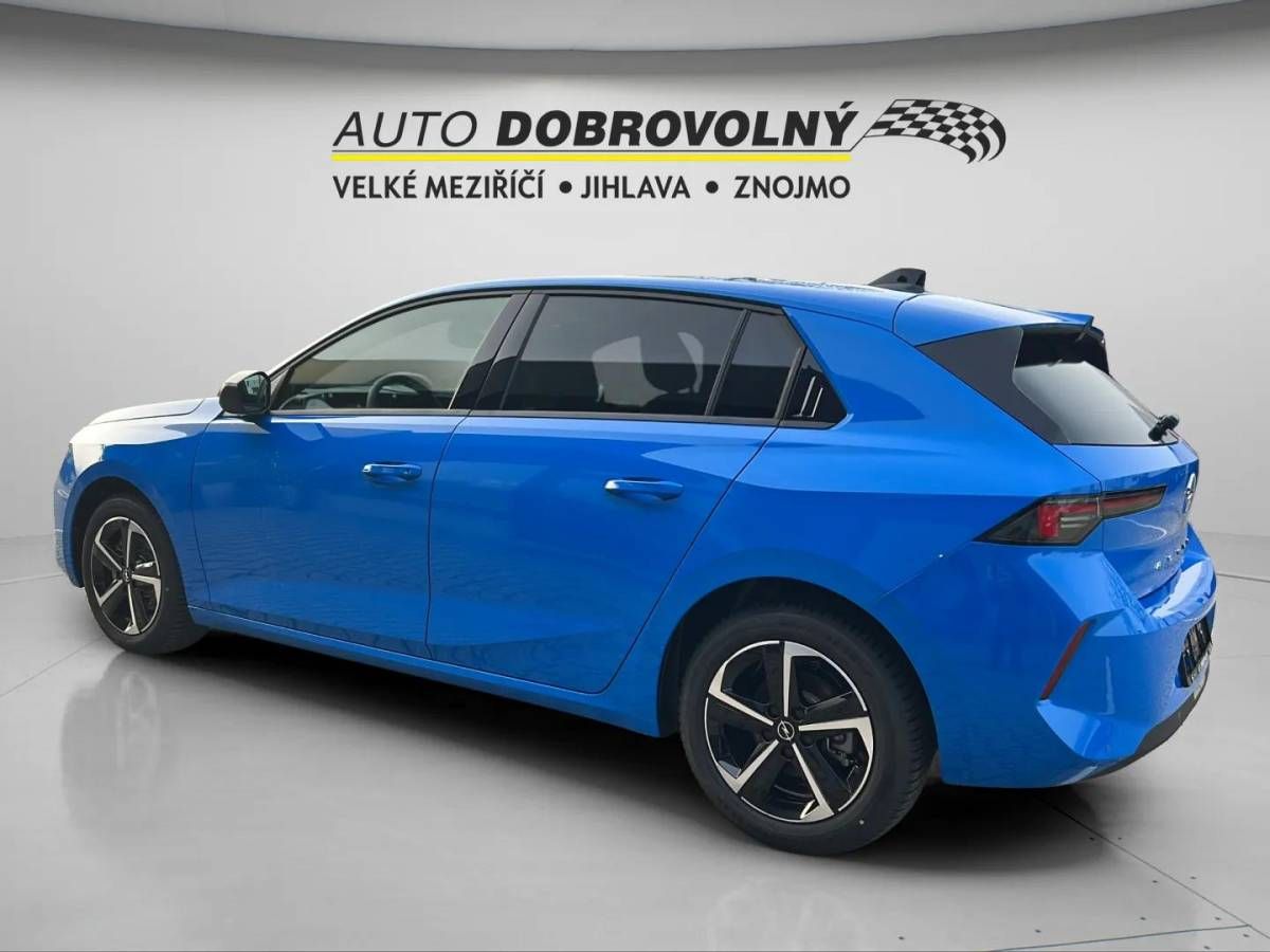 Opel Astra, Edition HB 1.2 TURBO (96kW/130 - fotka 4