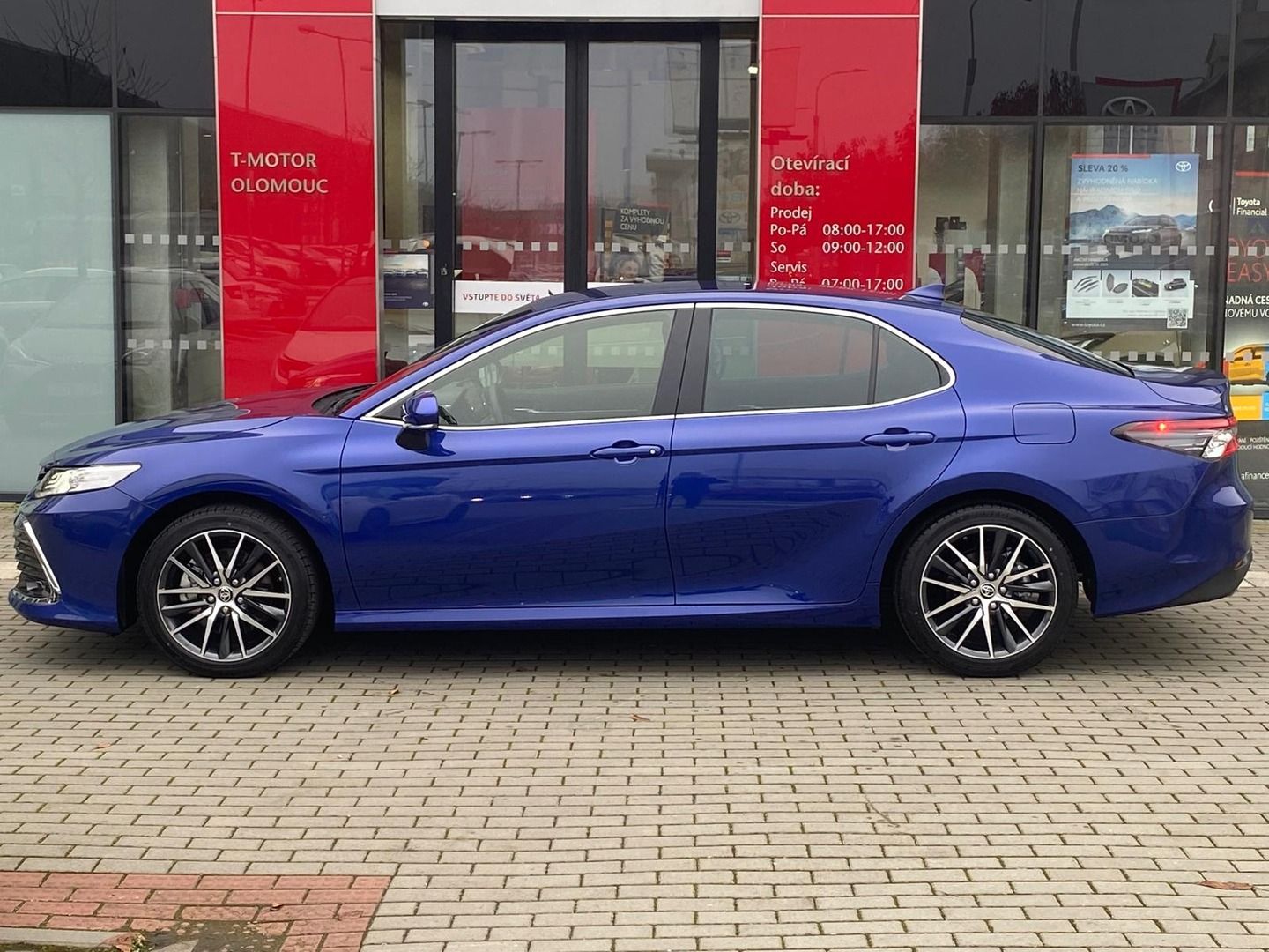 Toyota Camry, 2,5 Hybrid Executive VIP - fotka 2