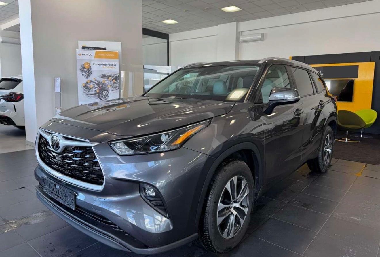 Toyota Highlander, 2.4L Turbo 269HP XLE 8 Míst - fotka 2
