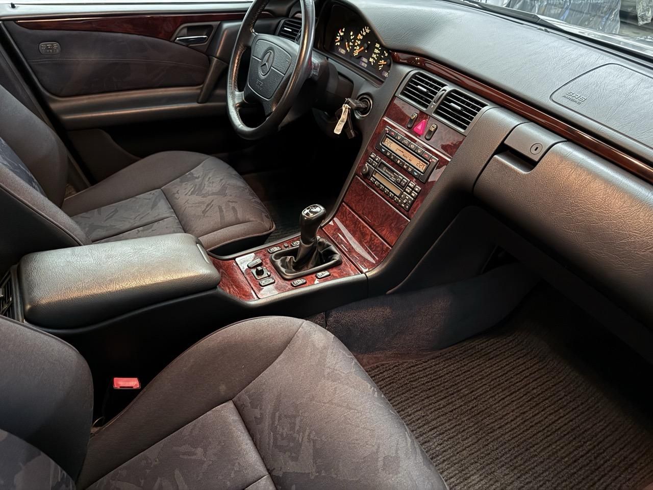 Mercedes-Benz Třídy E, 200i,kompressor,Elegance - fotka 2