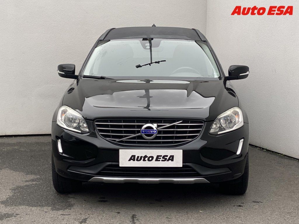 Volvo XC60, 2.4 D4 AWD,ČR,Momentum,AT - fotka 2