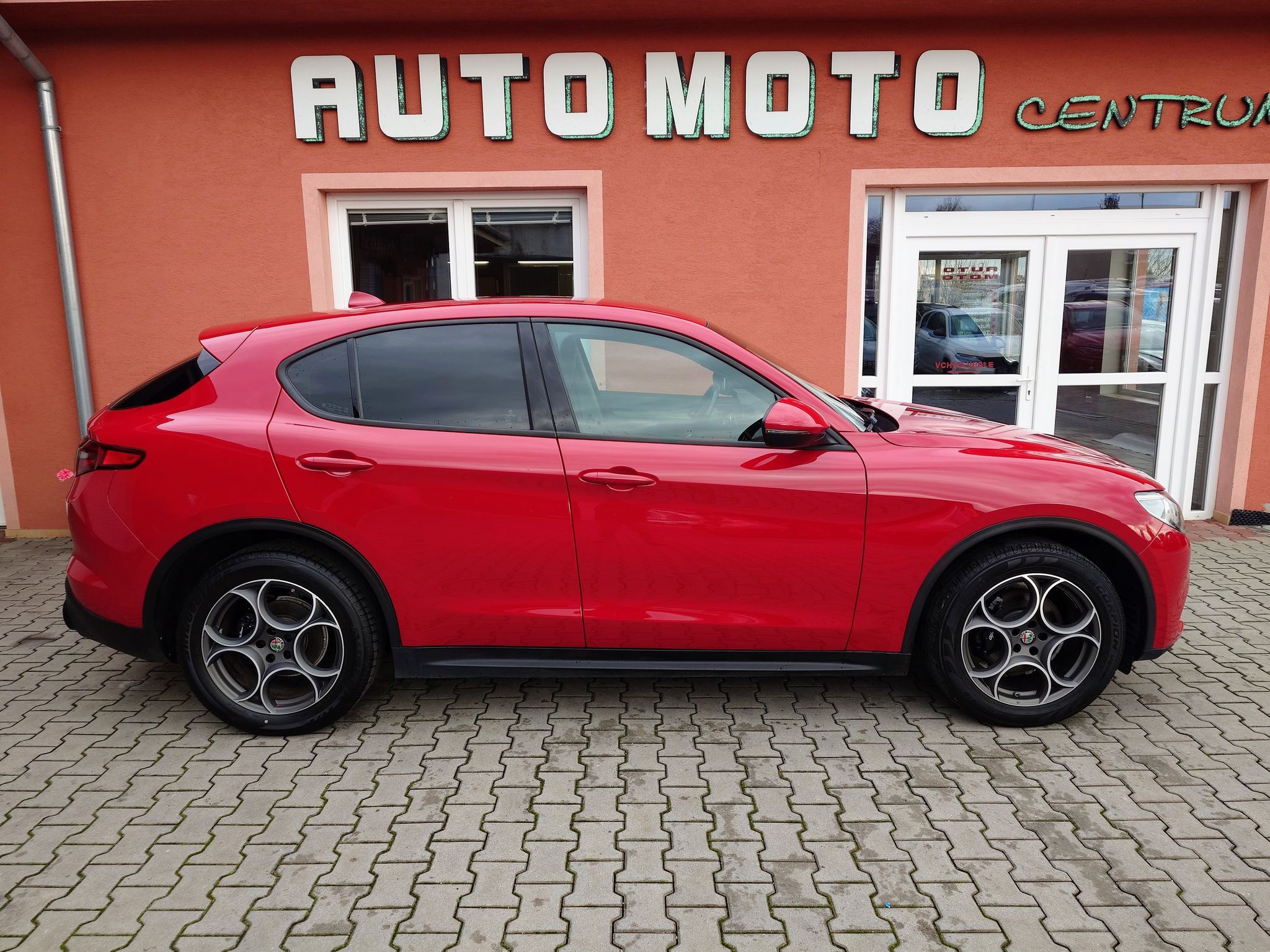 Alfa Romeo Stelvio, 2.2 JTDM 140 kW - fotka 5