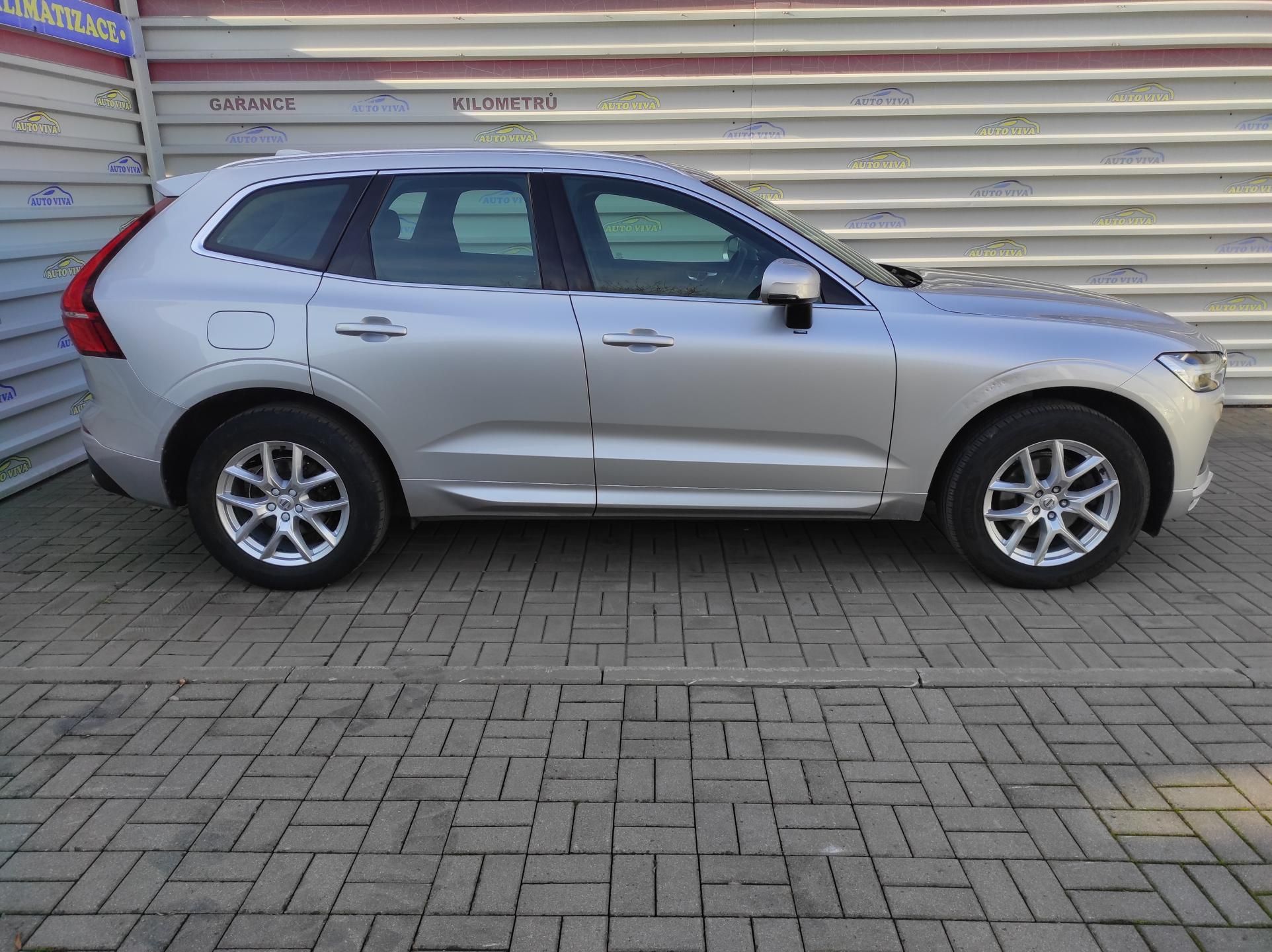 Volvo XC60, 2,0 D3 Drive-E, Momentum Pro - fotka 2