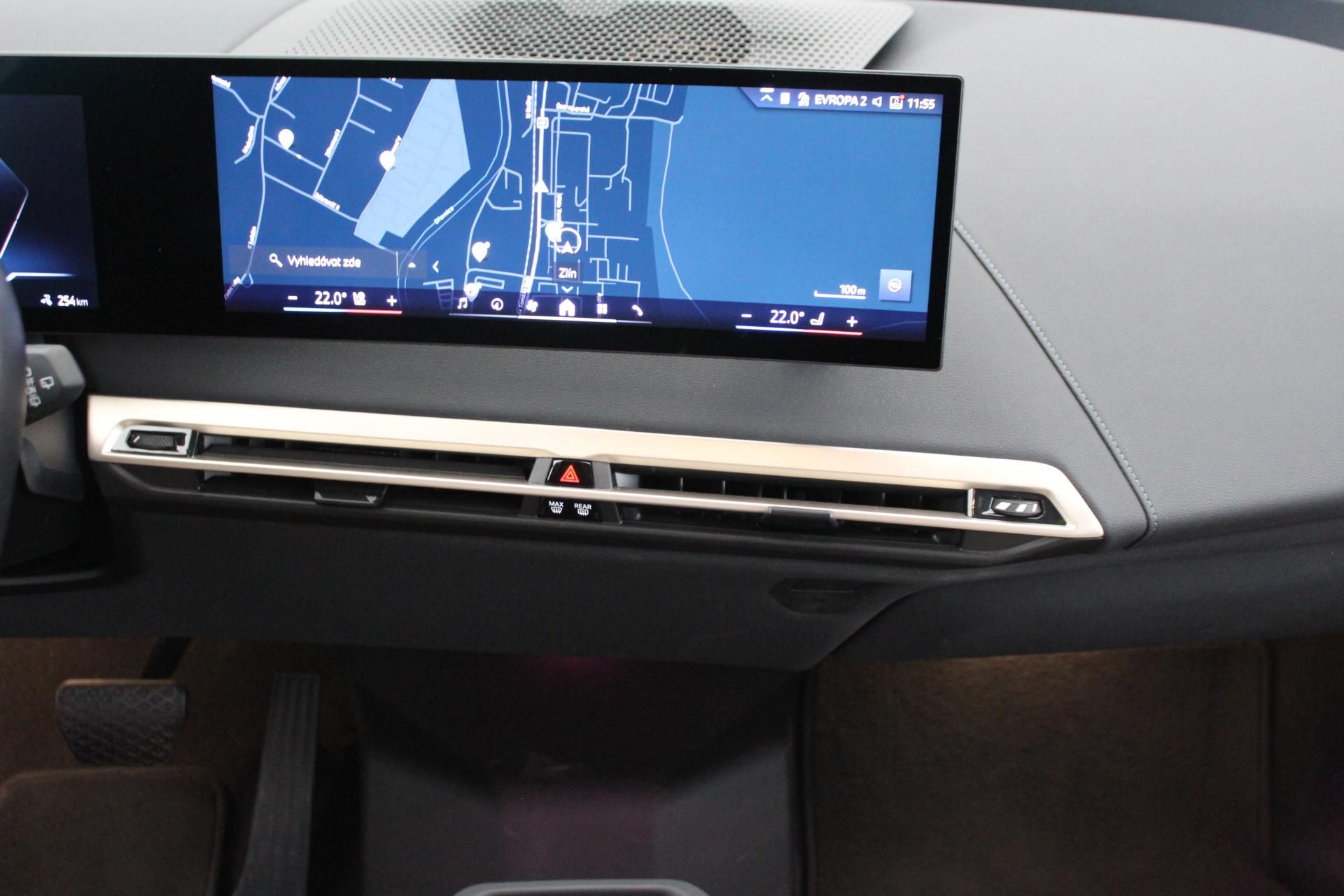 BMW iX, xDrive40 - fotka 5