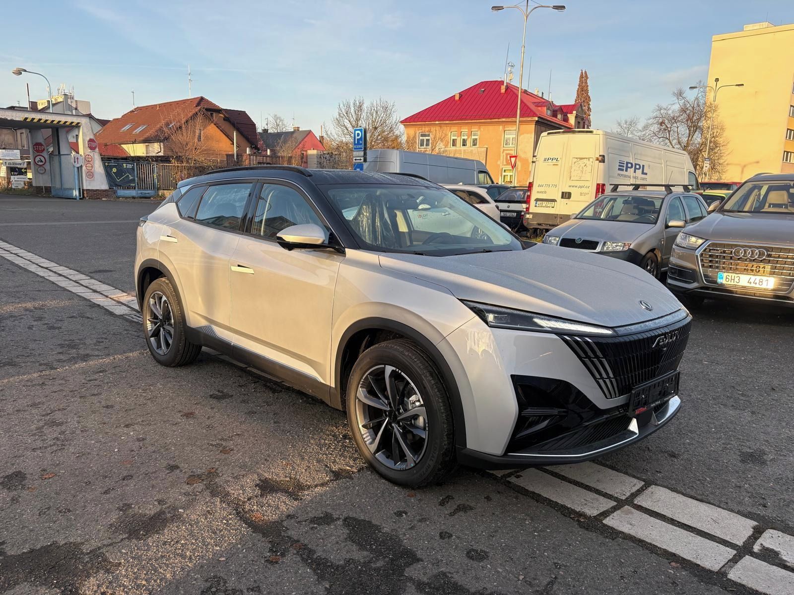 Dongfeng Mage, 1.5T 145kw E2 Silver / Black - fotka 2