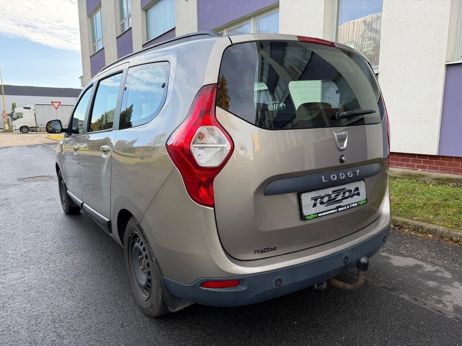 Dacia Lodgy, 1,6 i / 7-míst / 1.maj./ ČR / - fotka 3