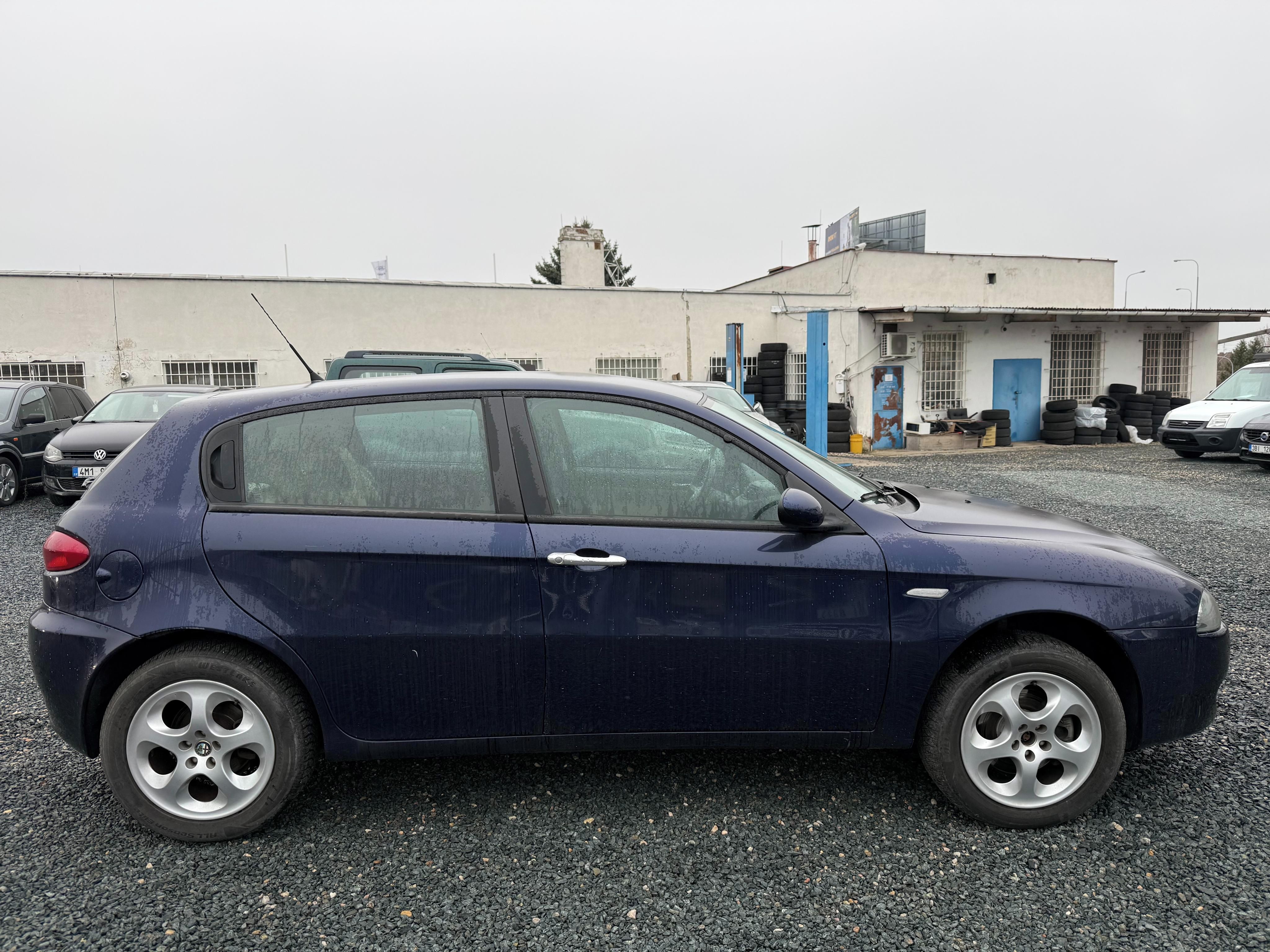 Alfa Romeo 147, 1.6 TS 77Kw - fotka 2
