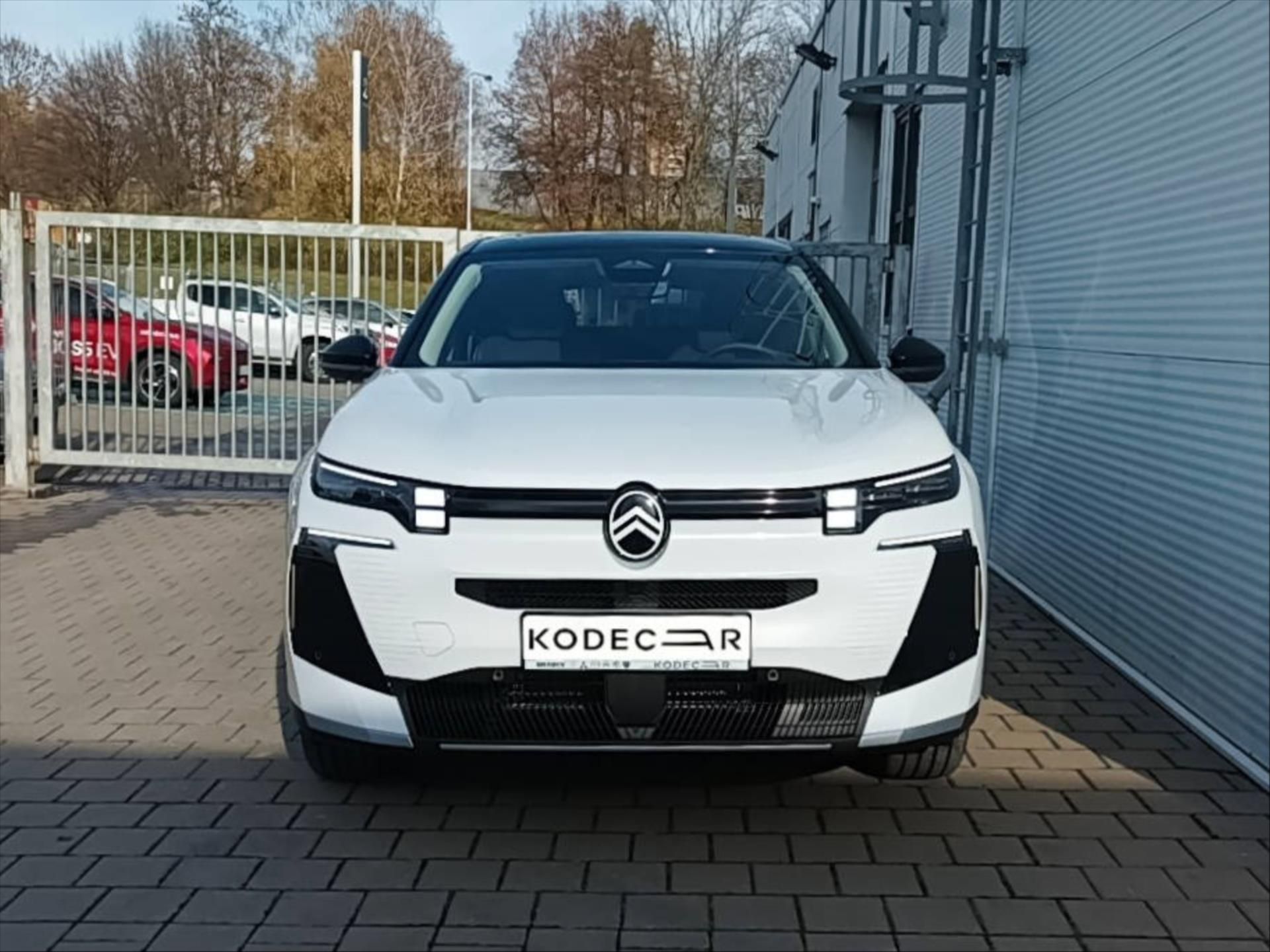 Citroën C5 Aircross, 1,2 Hybrid 145k Automatic MAX - fotka 2