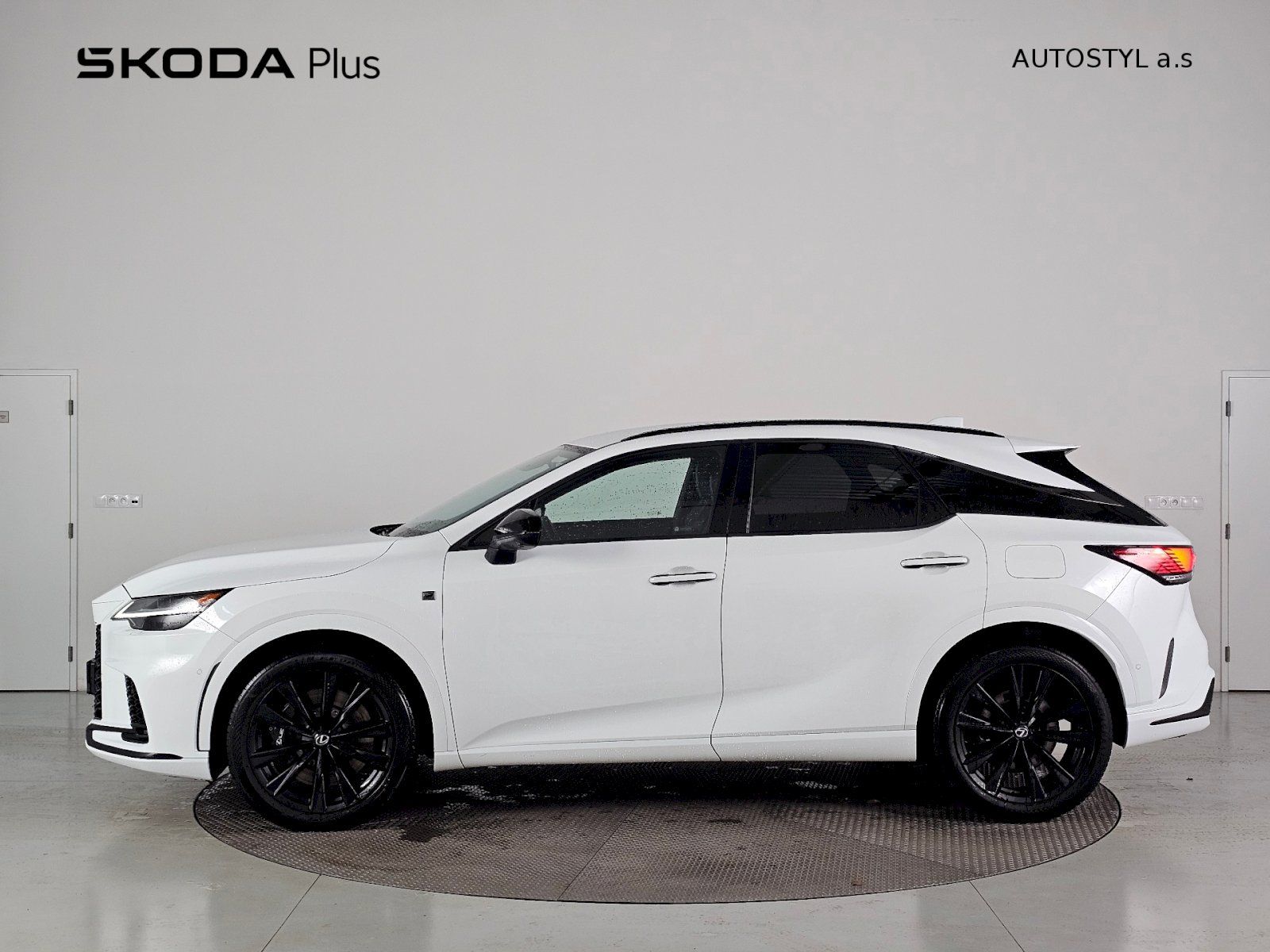 Lexus RX 500h, 2.4 HEV 371k F Sport PLUS - fotka 3