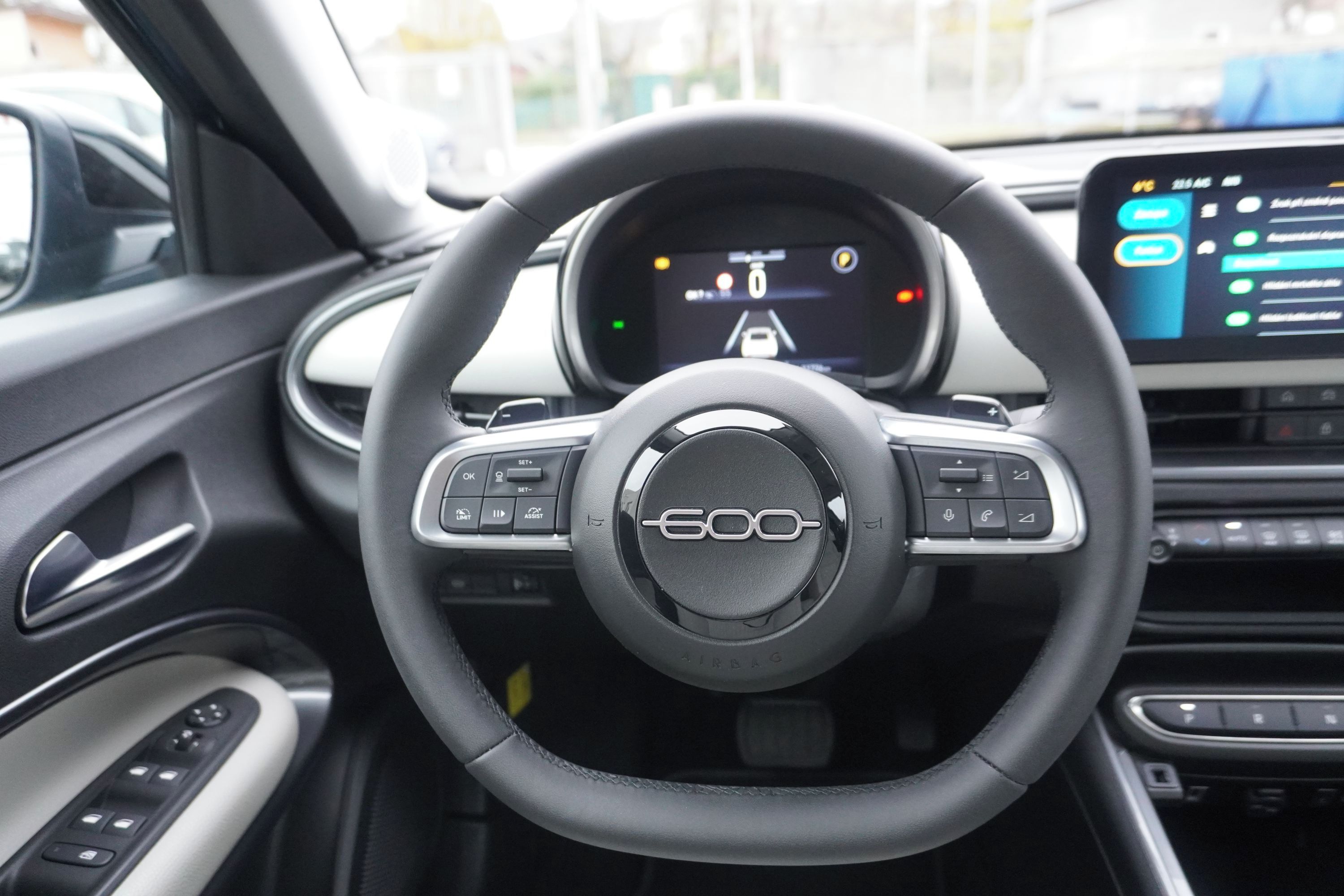 Fiat 600, 1,2 145 hybrid eDCT6 LA Prima - fotka 6