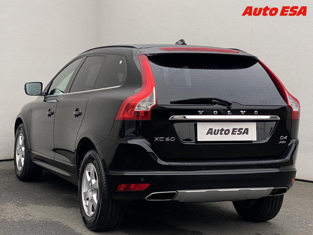 Volvo XC60, 2.4 D4 AWD,ČR,Momentum,AT - fotka 6