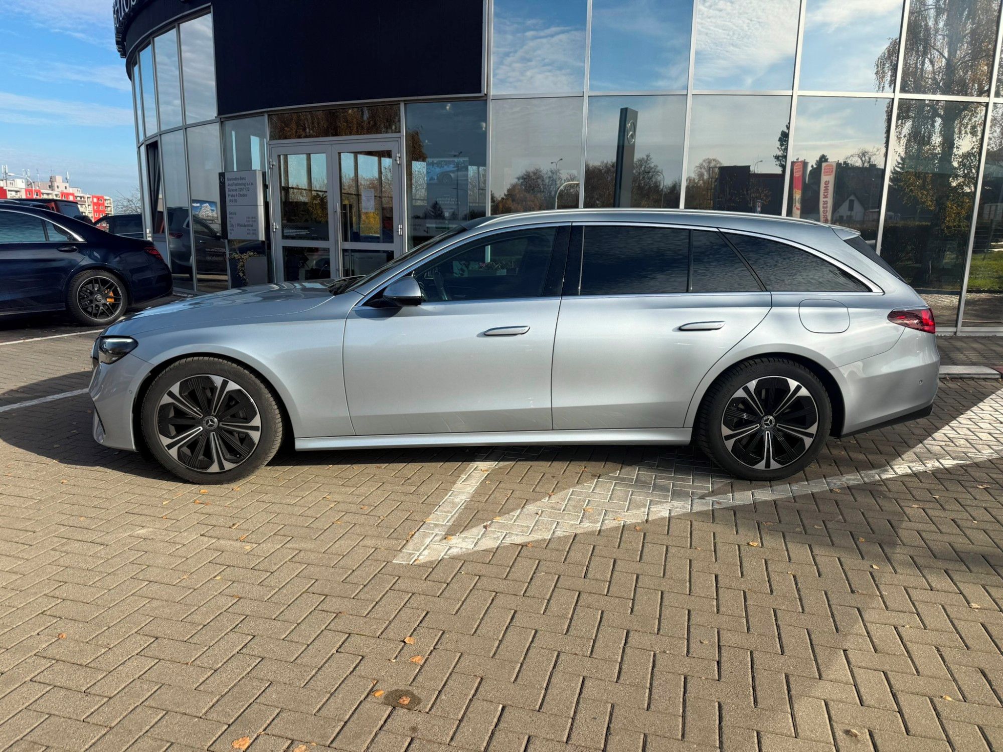 Mercedes-Benz Třídy E, 300 de 4MATIC - fotka 5