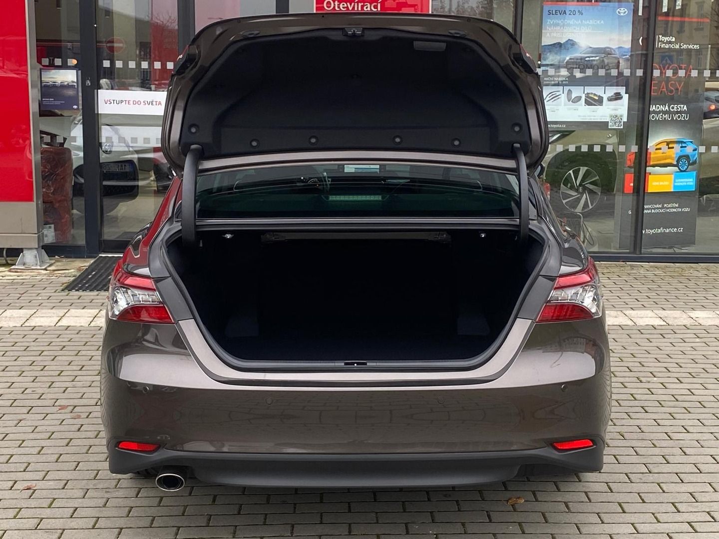 Toyota Camry, 2,5 Hybrid Executive - fotka 3