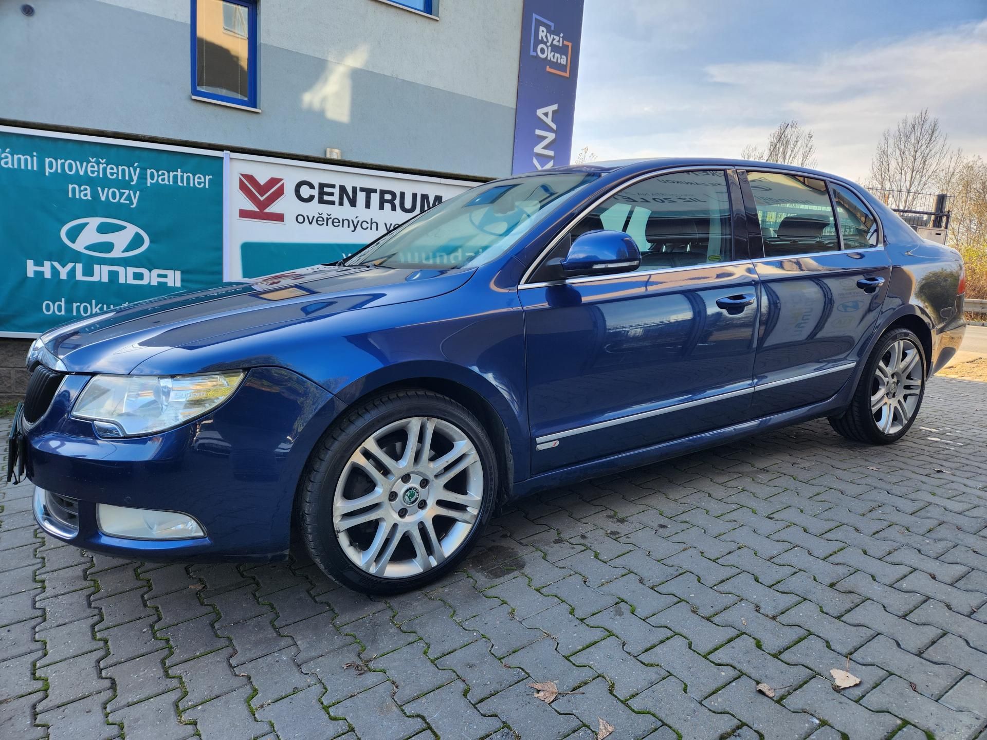 Škoda Superb, 2.0-PRAV.SERVIS-TOP VÝBAVA - fotka 5