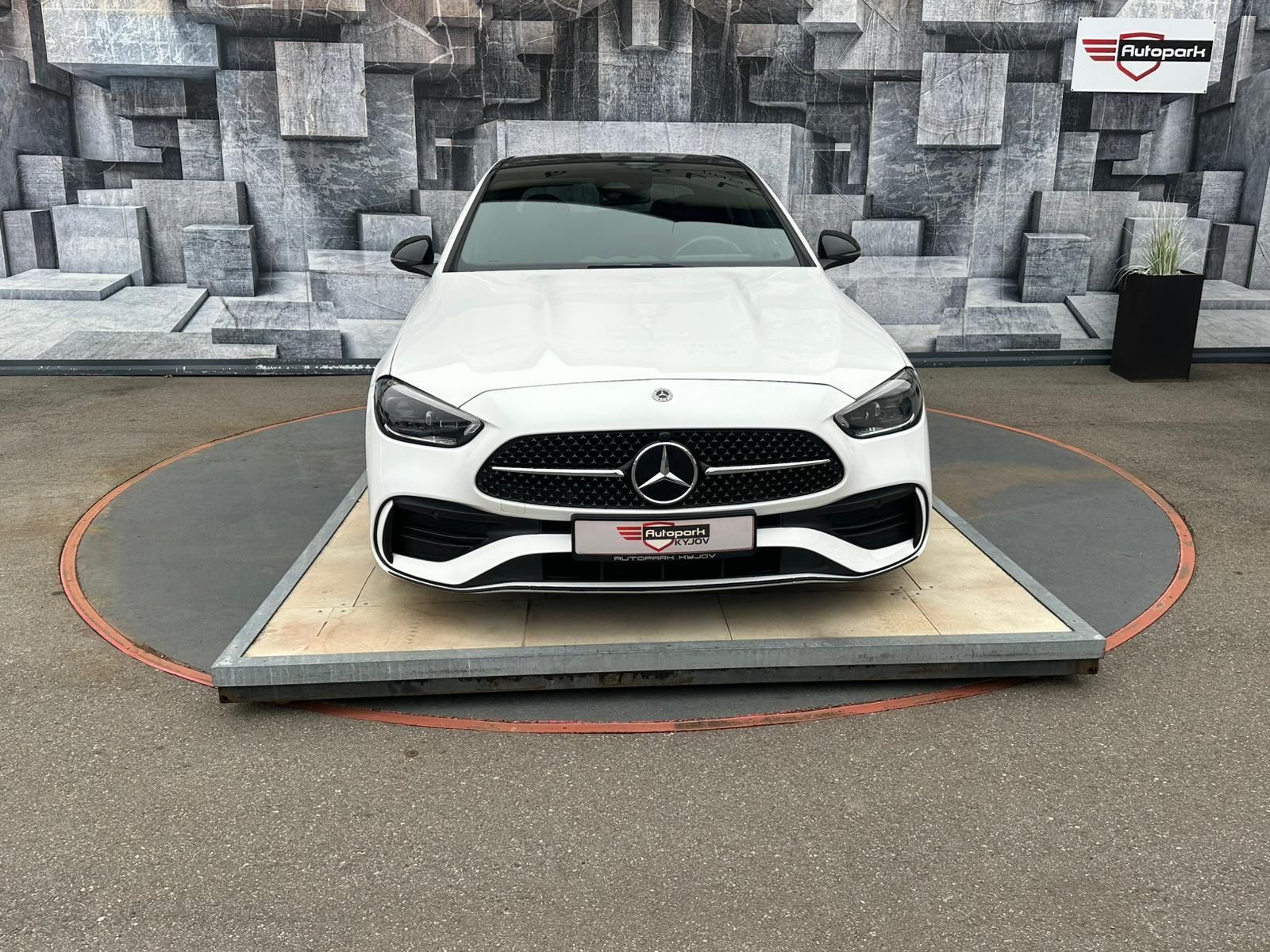 Mercedes-Benz Třídy C, C200, 4MATIC, AMG, DPH - fotka 2