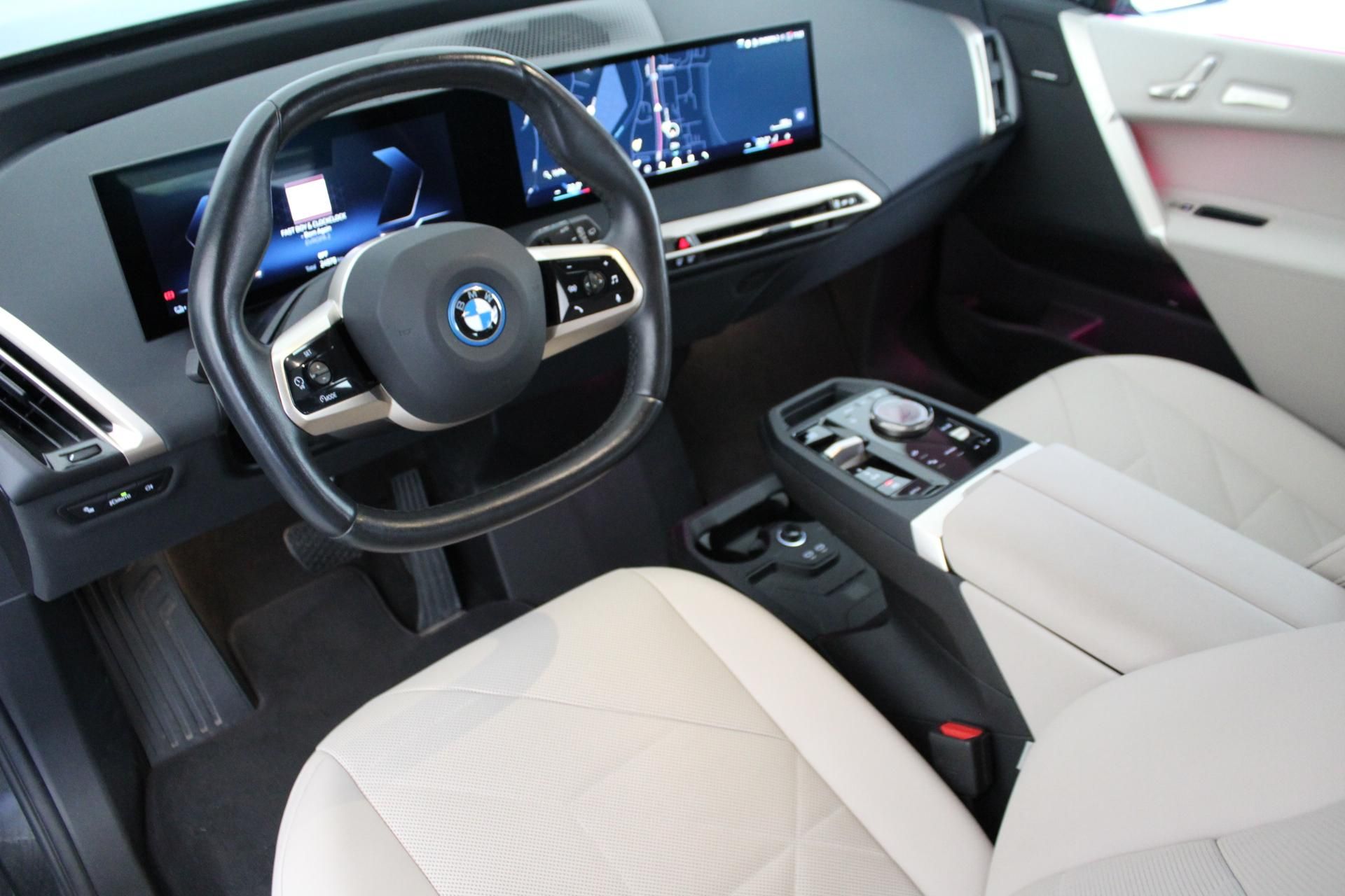 BMW iX, xDrive40 - fotka 4