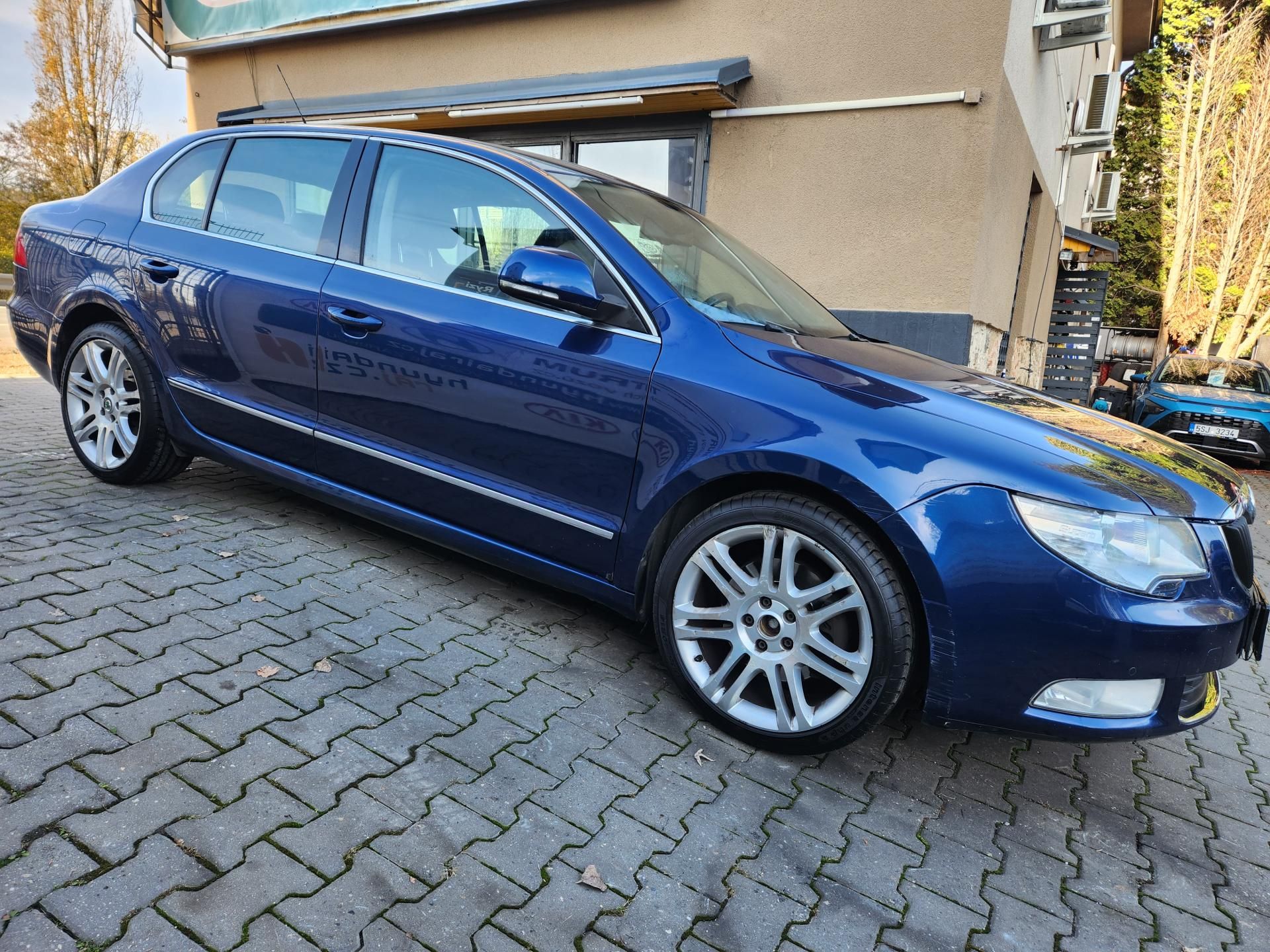 Škoda Superb, 2.0-PRAV.SERVIS-TOP VÝBAVA - fotka 3