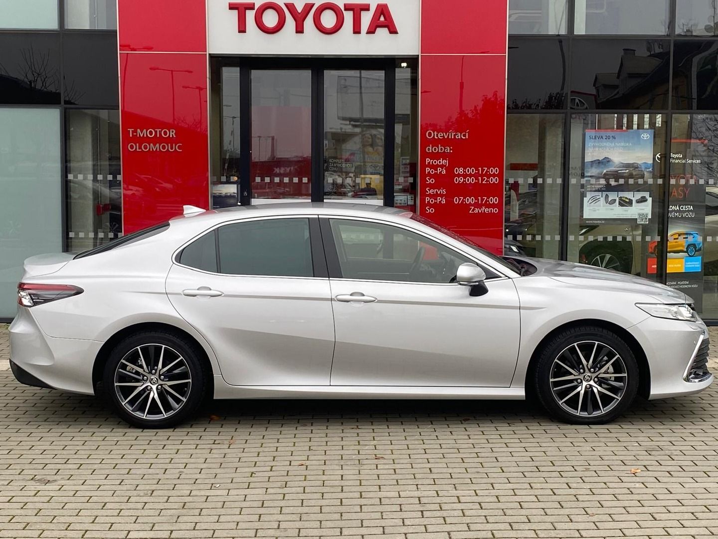 Toyota Camry, 2,5 Hybrid  Executive VIP - fotka 2