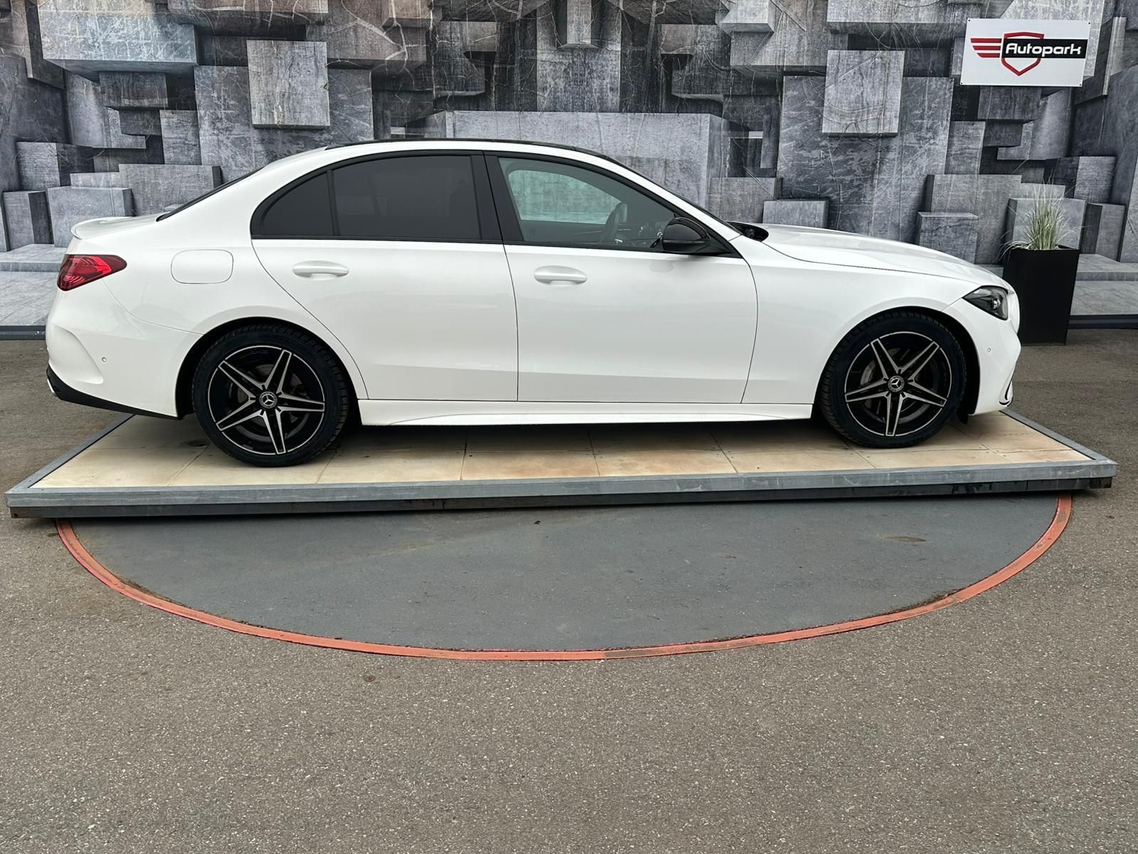 Mercedes-Benz Třídy C, C200, 4MATIC, AMG, DPH - fotka 5