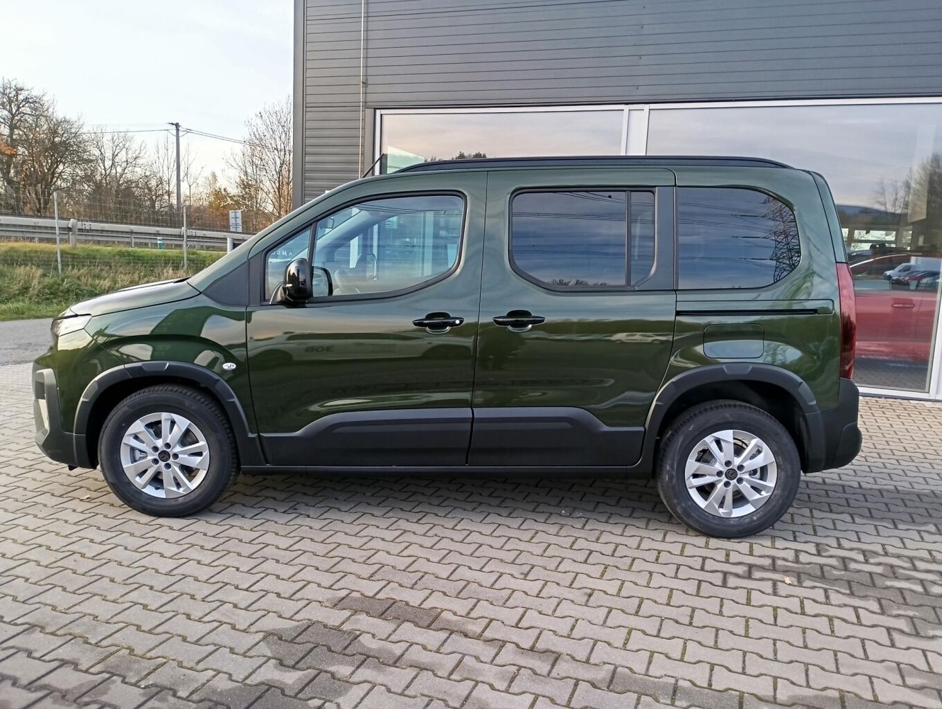 Peugeot Rifter, ALLURE BlueHDi 130 S&S EAT8 N1 - fotka 4