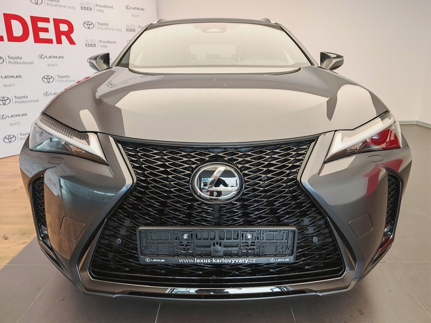 Lexus UX 300h, 300h 4x2 F Sport Design - fotka 2