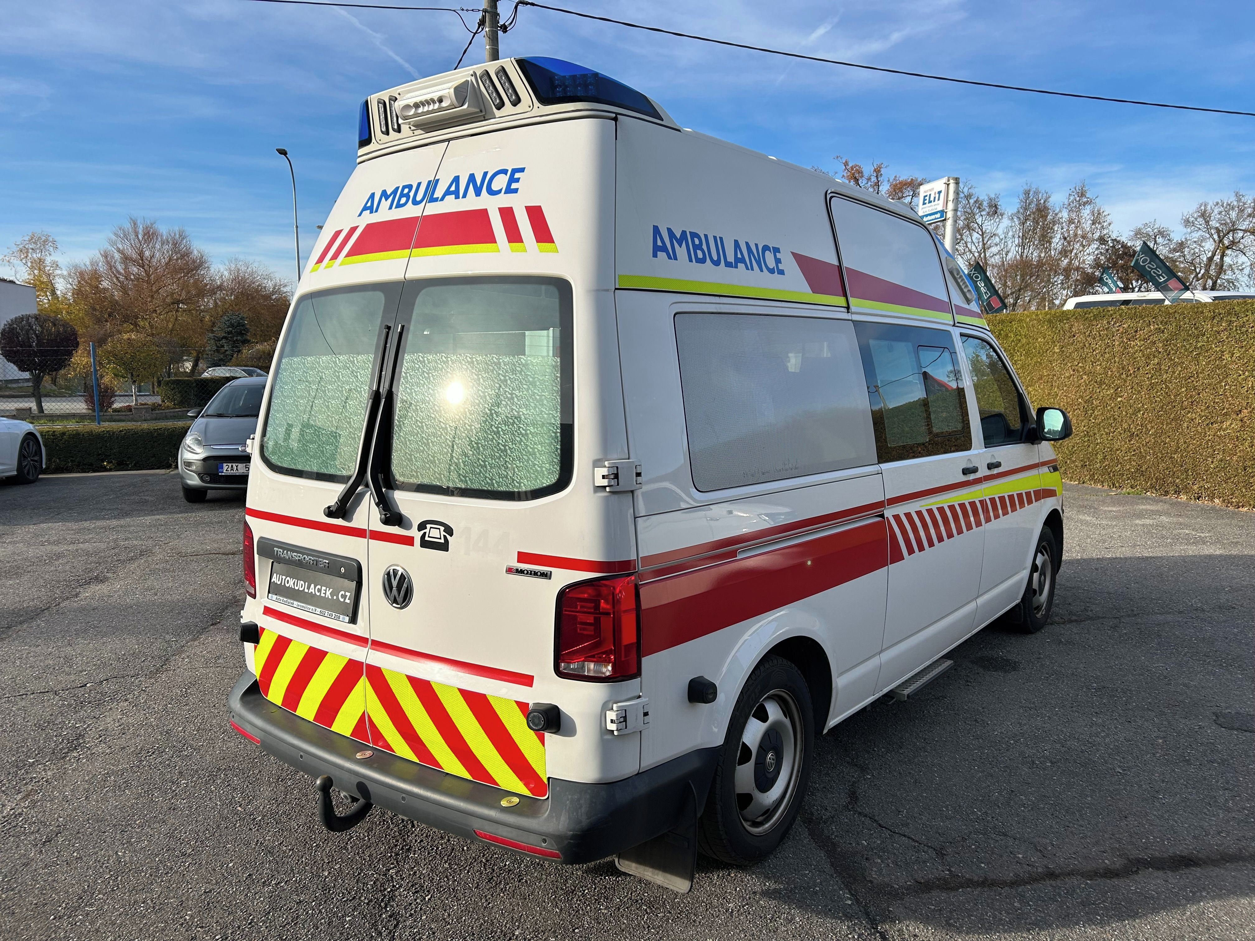 Volkswagen Transporter, T6.1 - 2.0 TDI Sanitní vůz 4x4 - fotka 3
