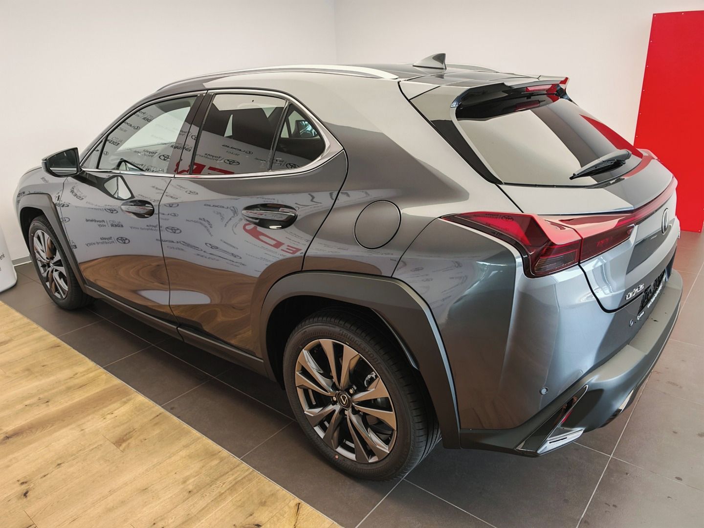 Lexus UX 300h, 300h 4x2 F Sport Design - fotka 6