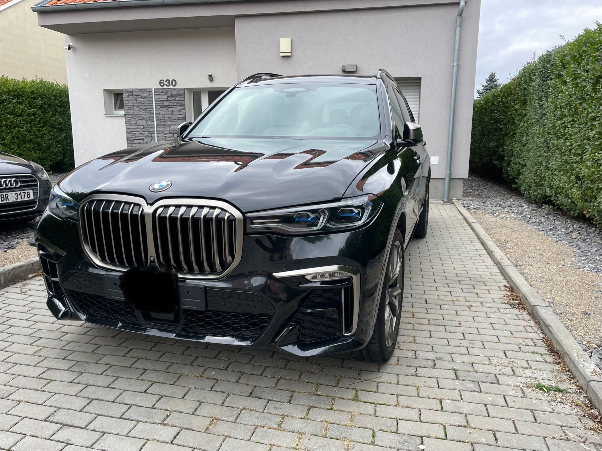BMW X7, BMW X7 M50i 390kw